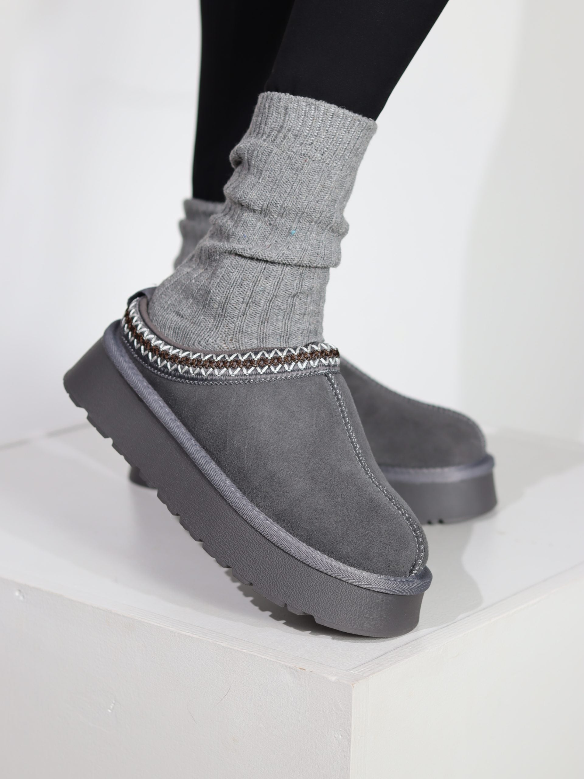 Pelēkas ar vaļēju papēdi, d/zā ,UGG' tipa apavi - 17730