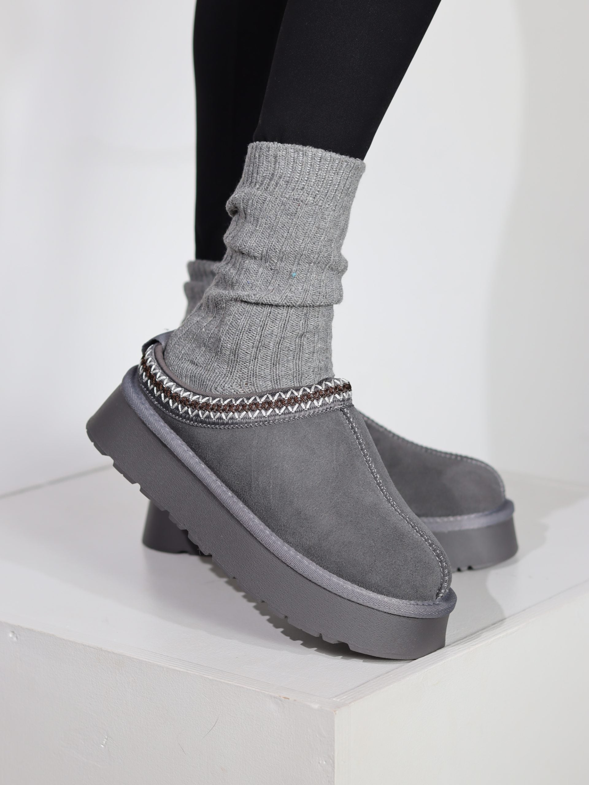 Pelēkas ar vaļēju papēdi, d/zā ,UGG' tipa apavi - 17730