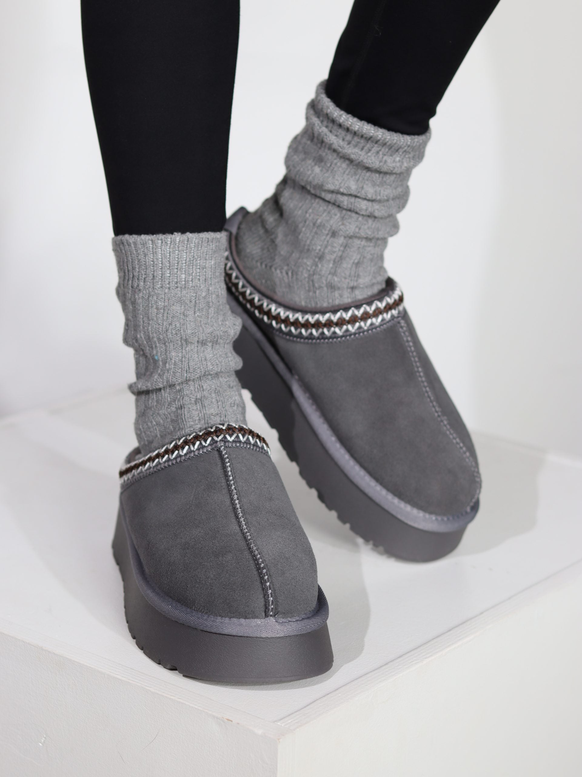 Pelēkas ar vaļēju papēdi, d/zā ,UGG' tipa apavi - 17730