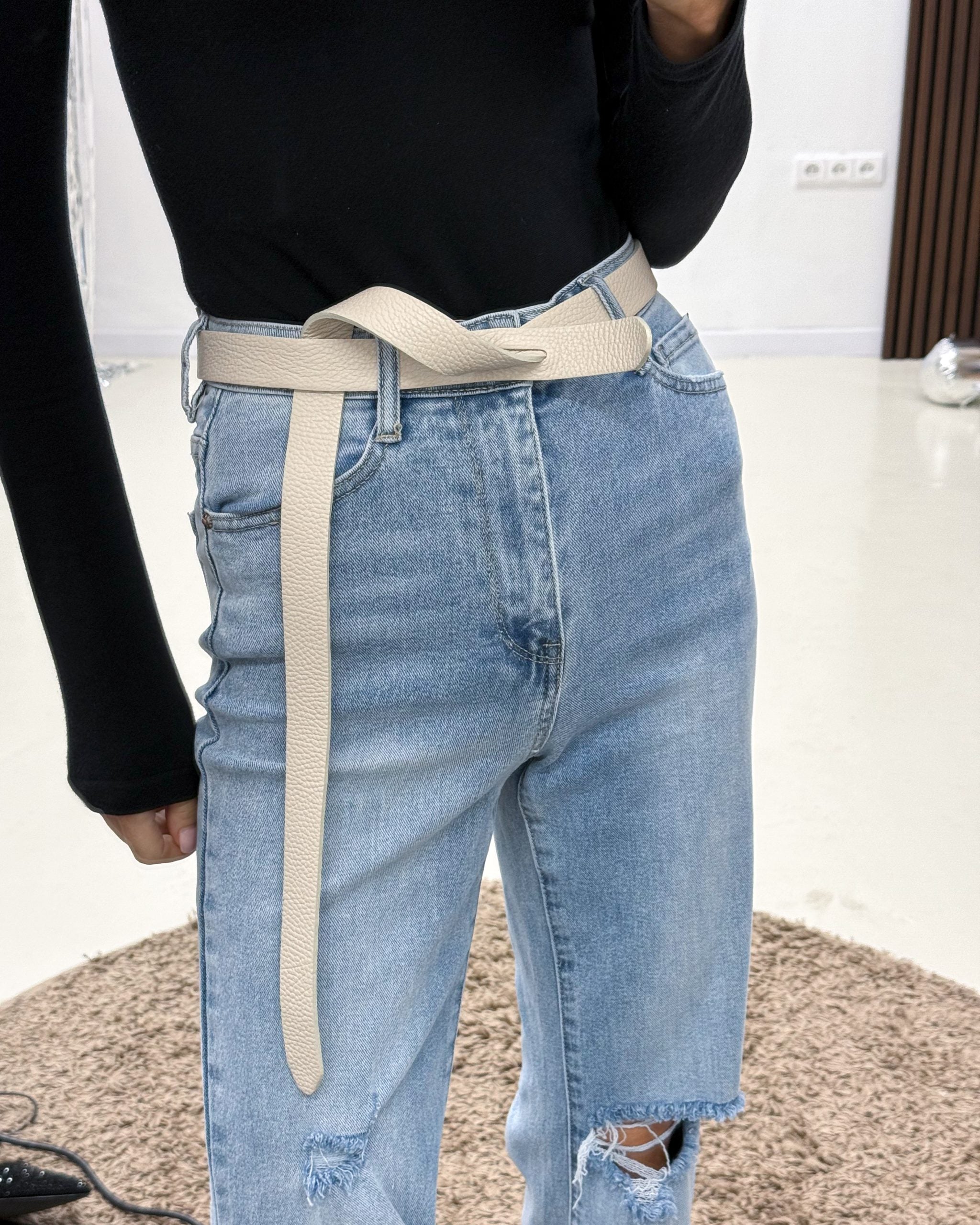 Bēša, smalka ādas josta bez furnitūras - 13818