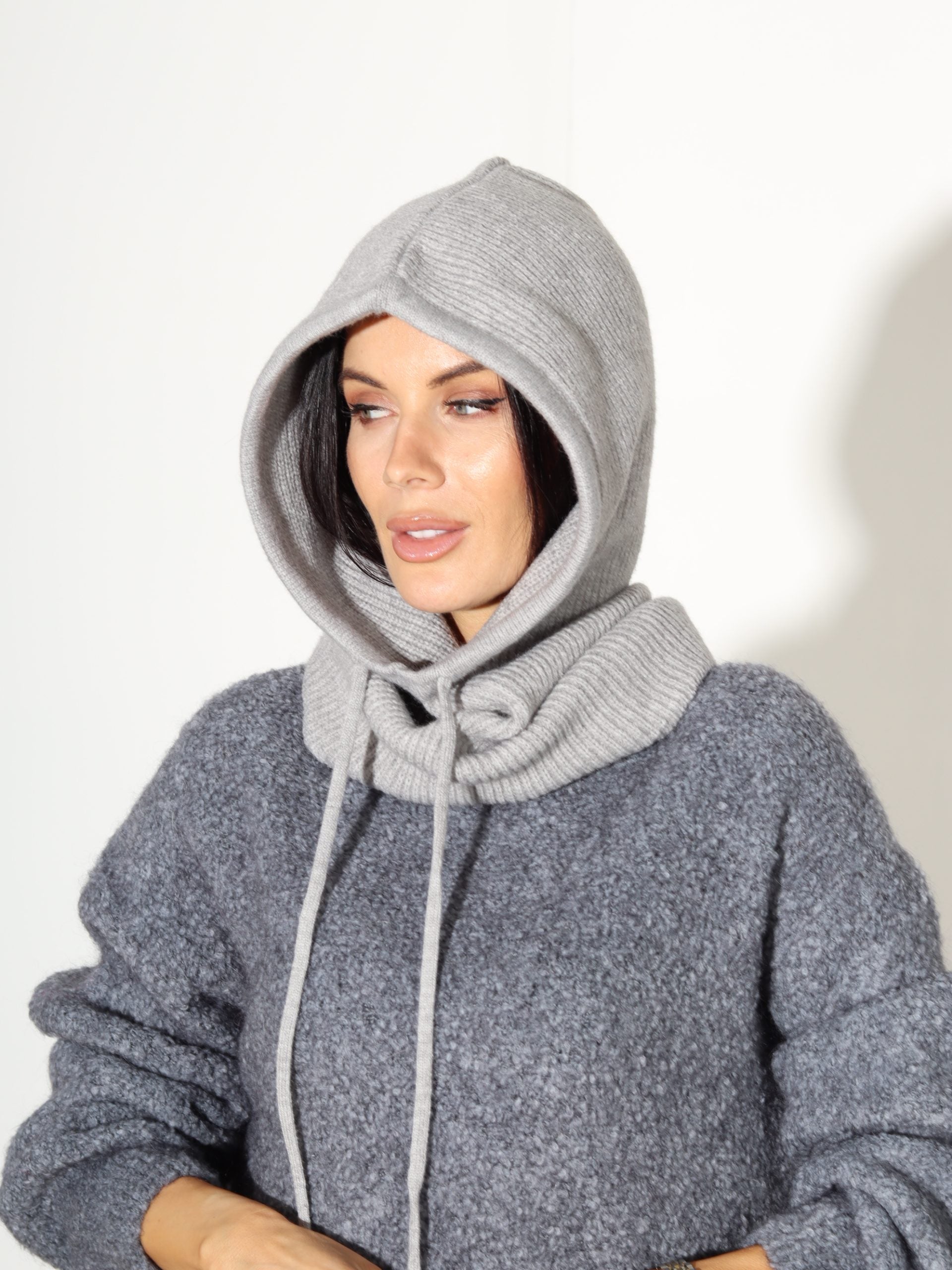 Pelēka adīta cepure/ kapuce - 17784