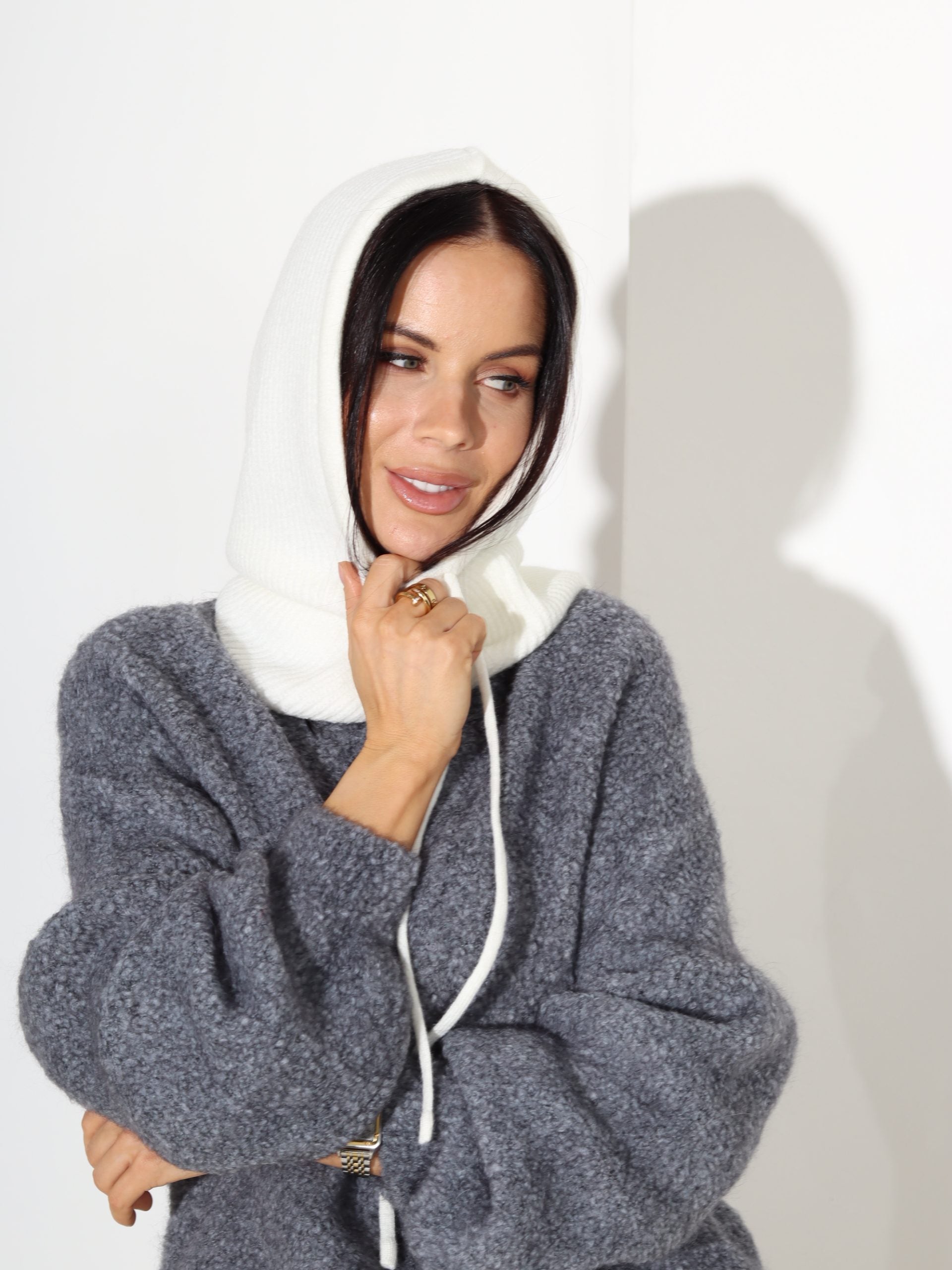 Balta adīta cepure/ kapuce - 17779