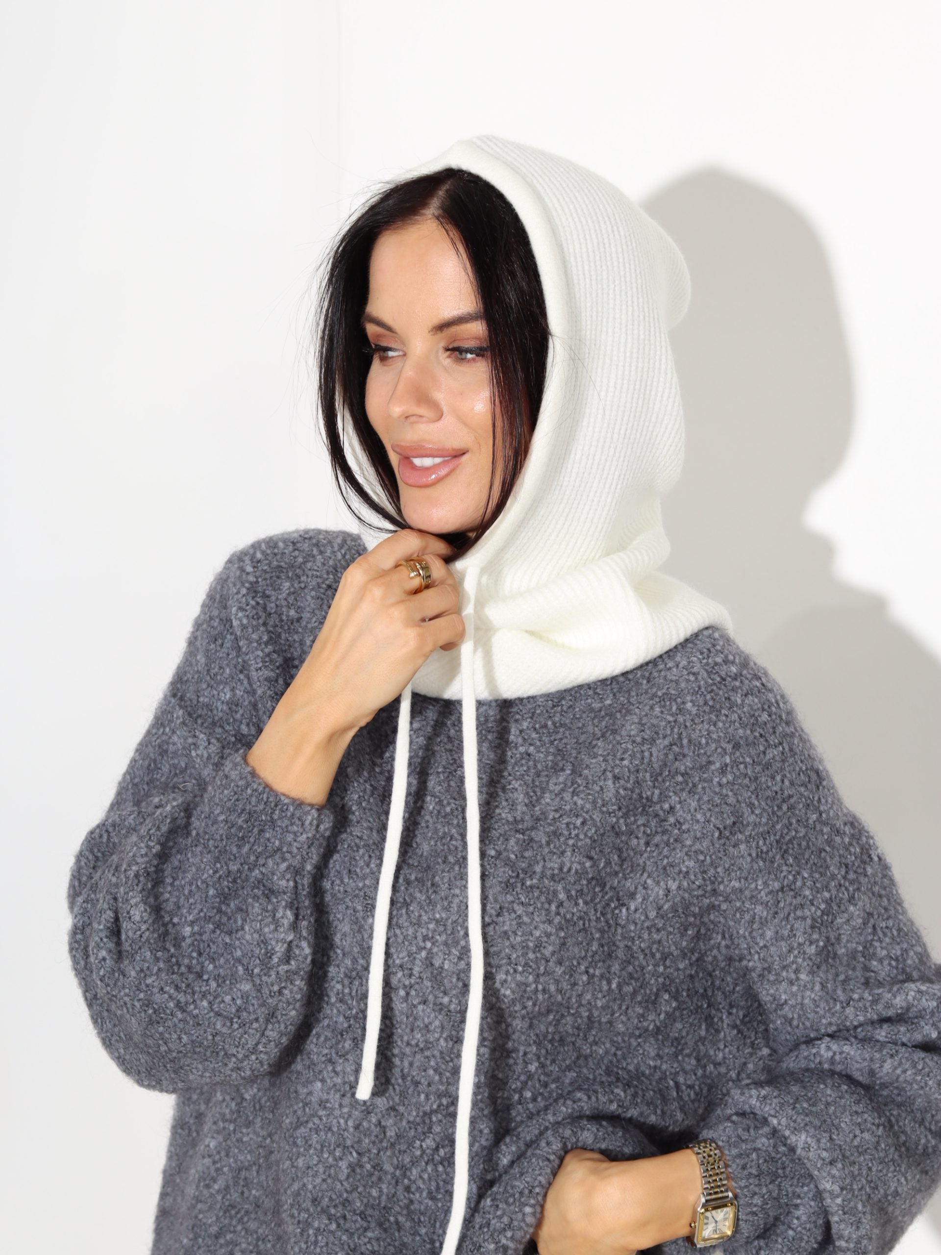 Balta adīta cepure/ kapuce - 17779