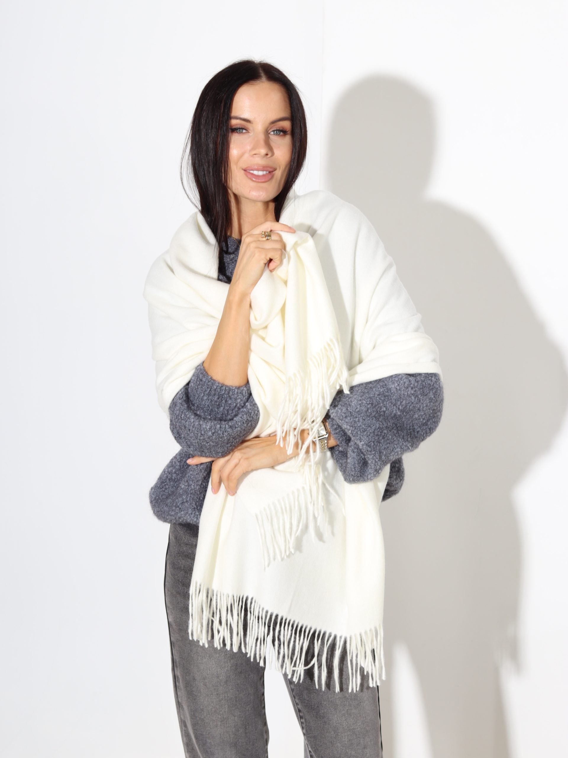 Pienbalta šalle 'Kašmira pieskāriens' - 17777