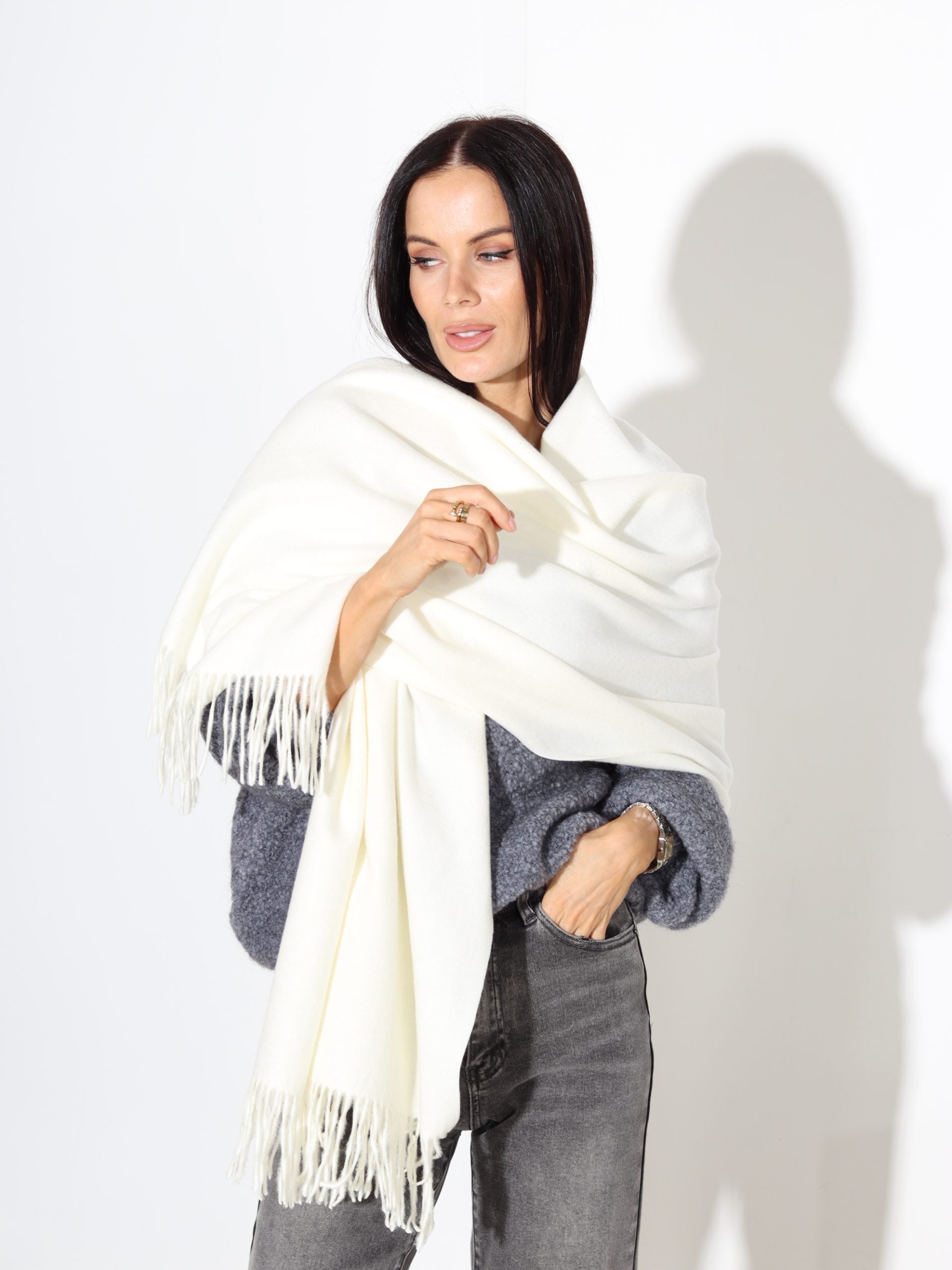 Pienbalta šalle 'Kašmira pieskāriens' - 17777