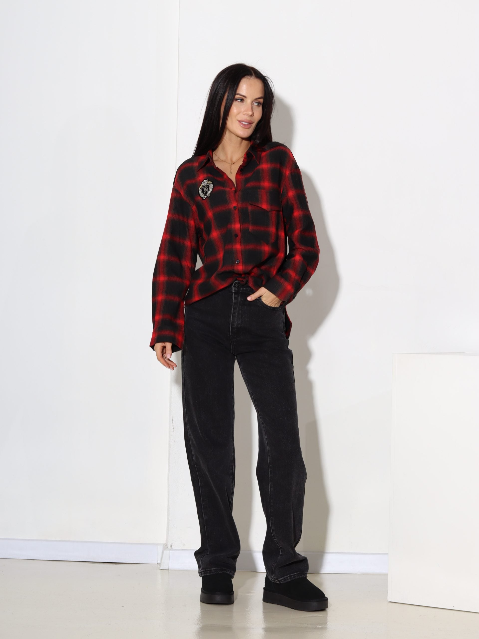 Sarkans lielrūtu krekls ar mežģīnes akcentu - 17462