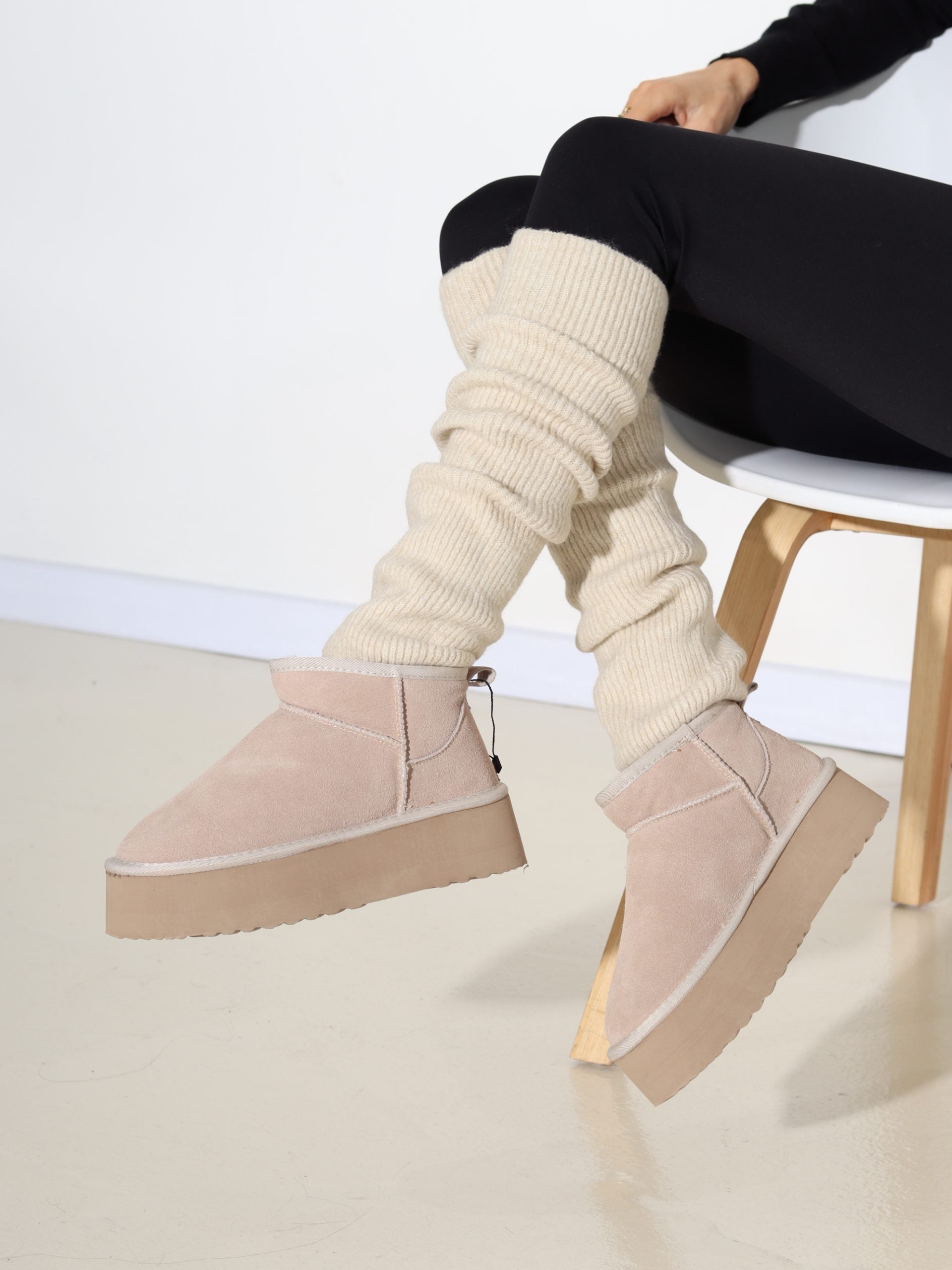 Bēšas krāsas, adītas getras ar mirdzumu - 17785