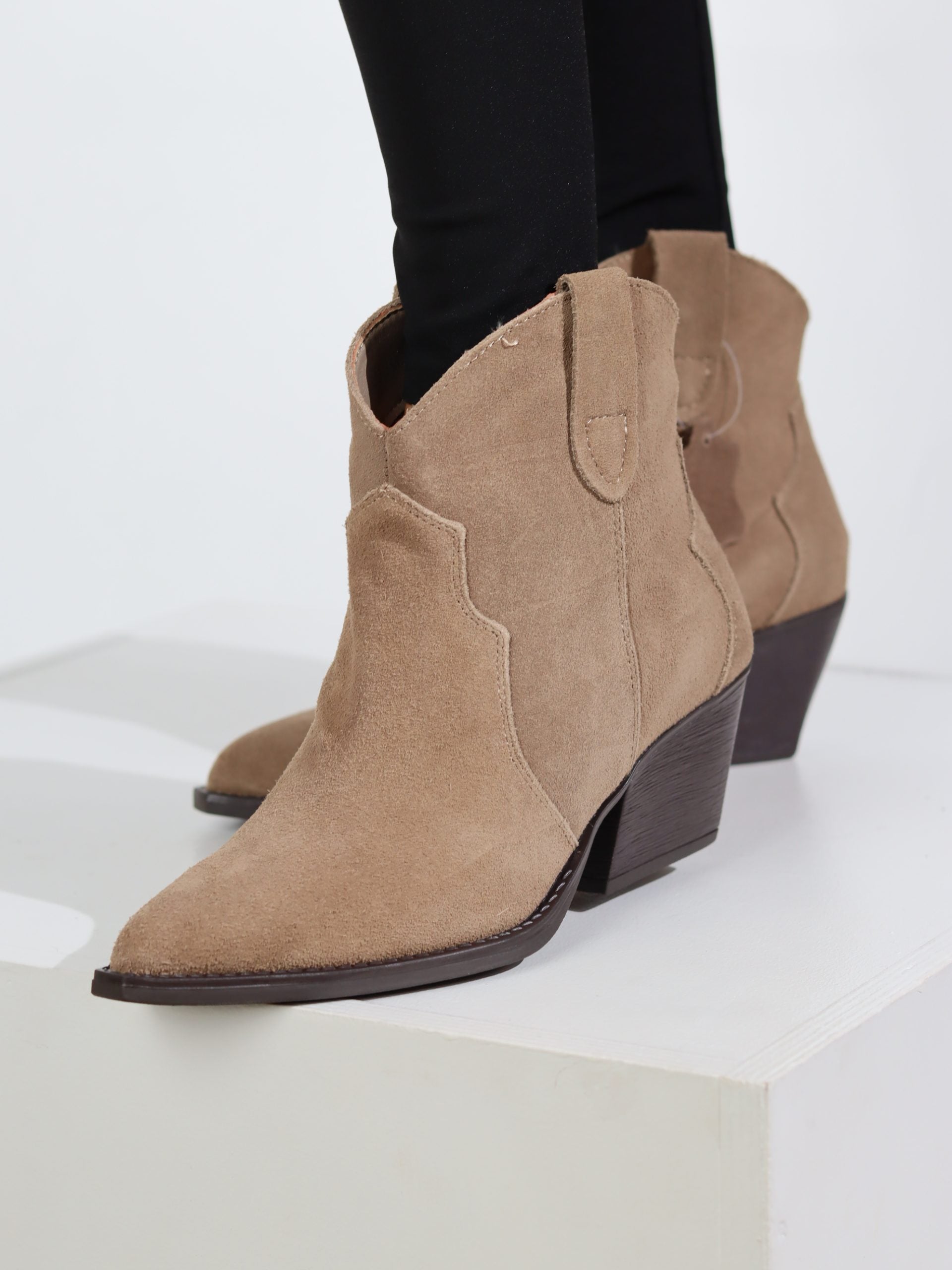 Bēši, īsa garuma, kovboja tipa zābaki, d/zamšāda - 17436