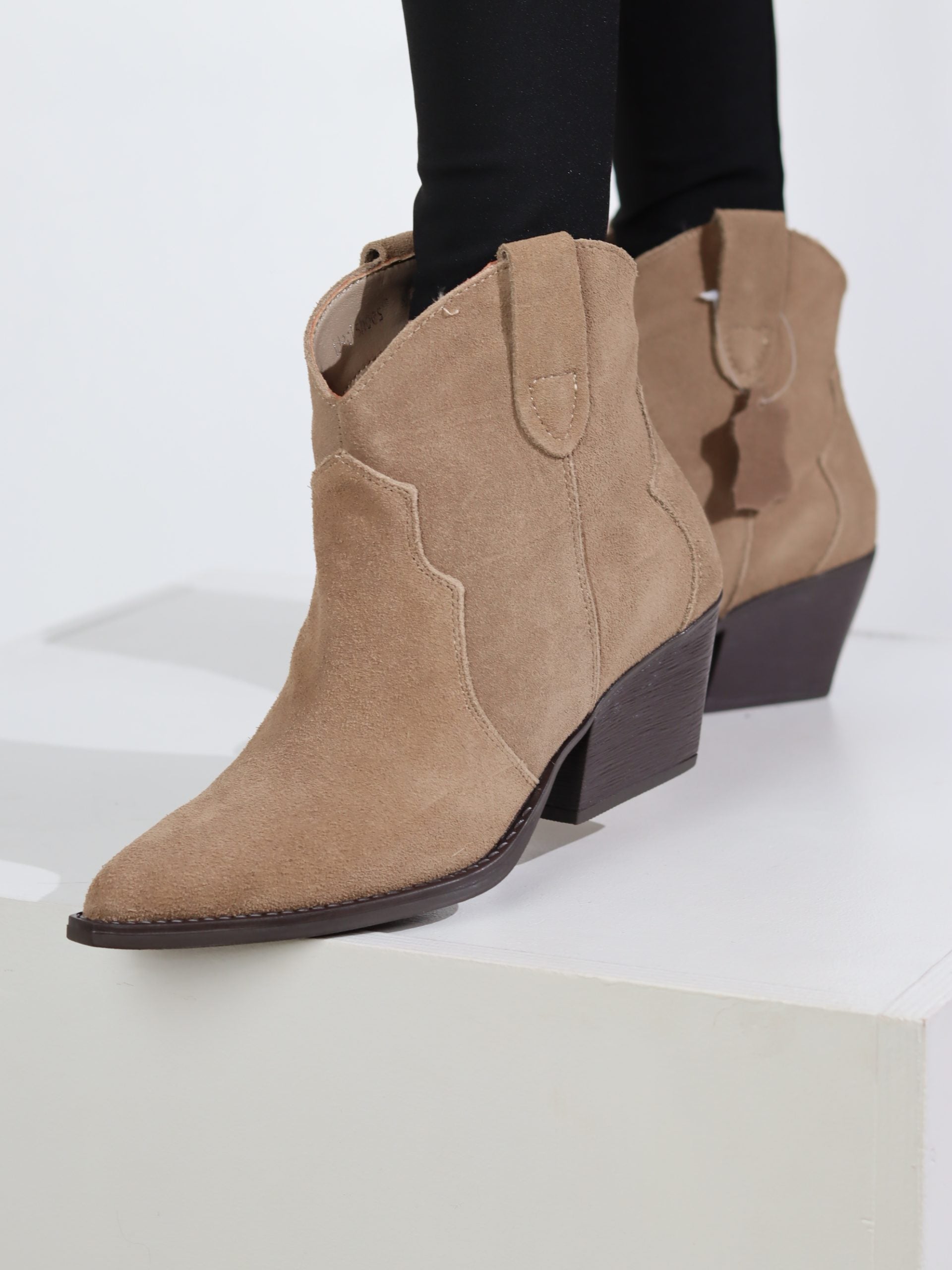 Bēši, īsa garuma, kovboja tipa zābaki, d/zamšāda - 17436