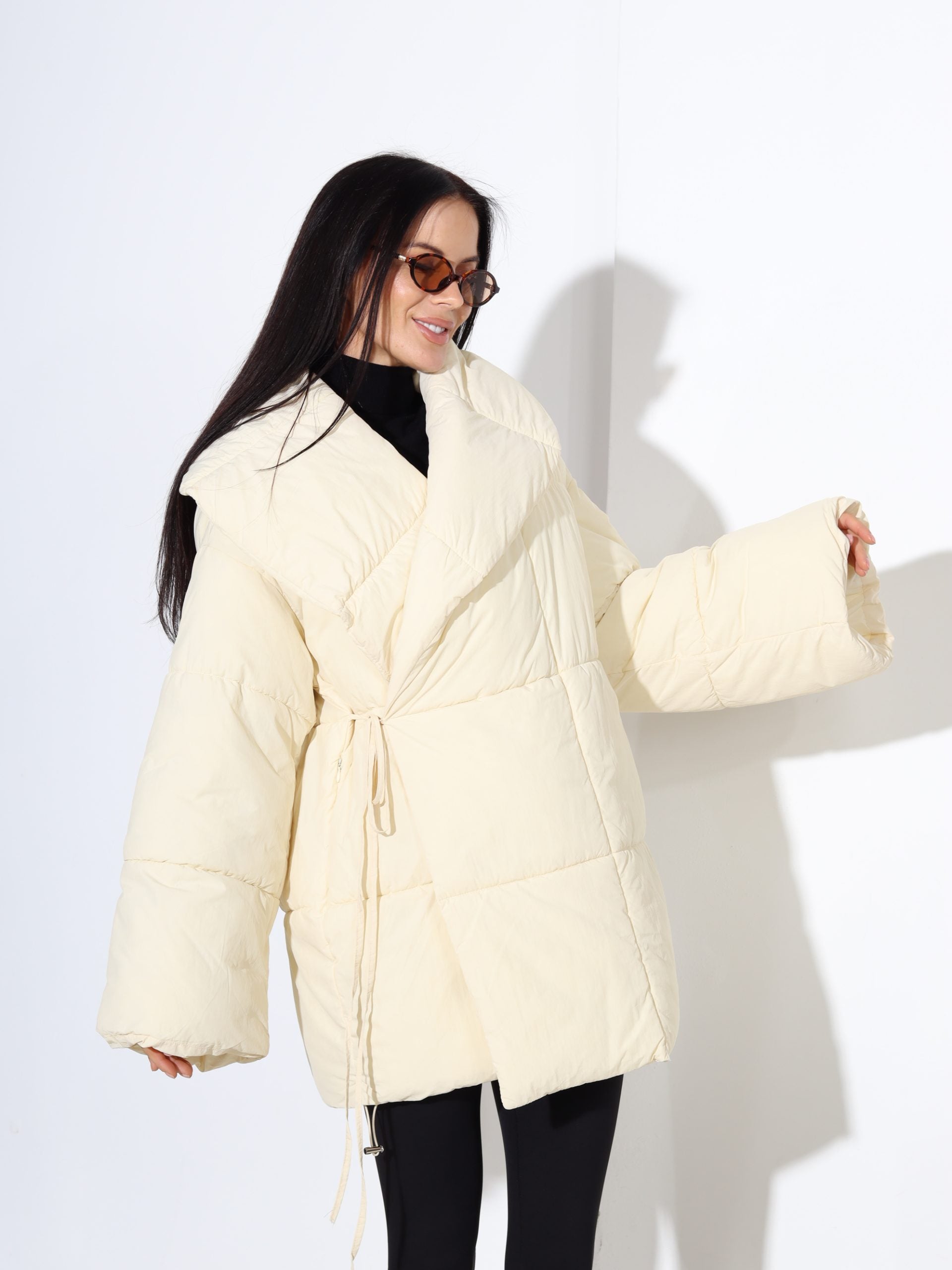 Pienbalta pagarināta virsjaka ar sienamu aizdari - 17796