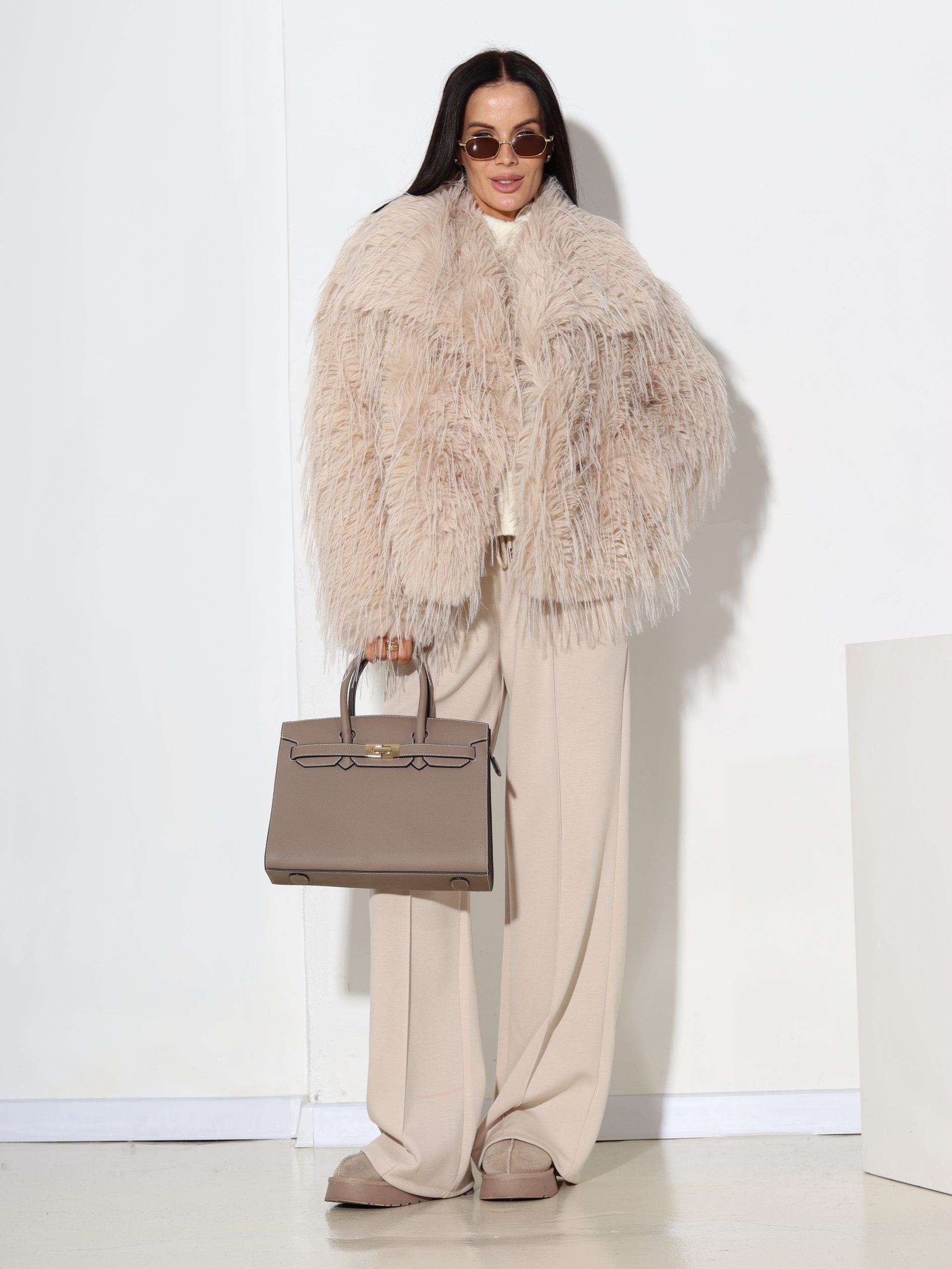 Bēšs m/ā kažociņš ar dažāda garuma spalviņu - 17034