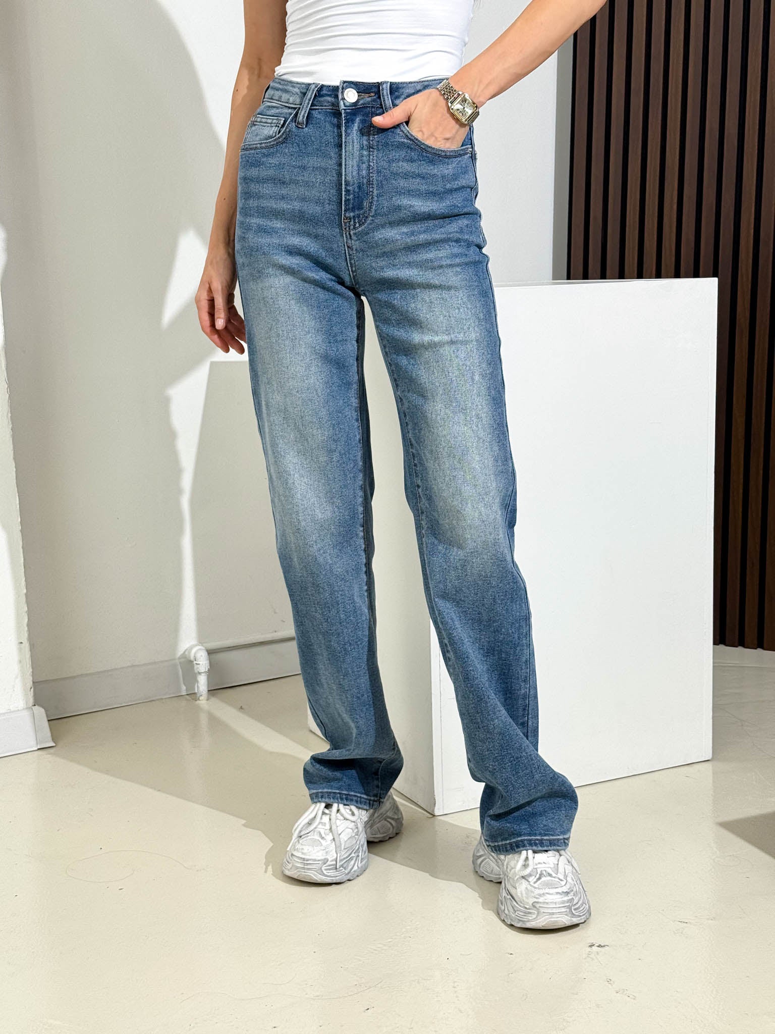 Tumši zilas ,, Straight Wide'' džinsa bikses ar dekoratīviem plēsumiem - 15914