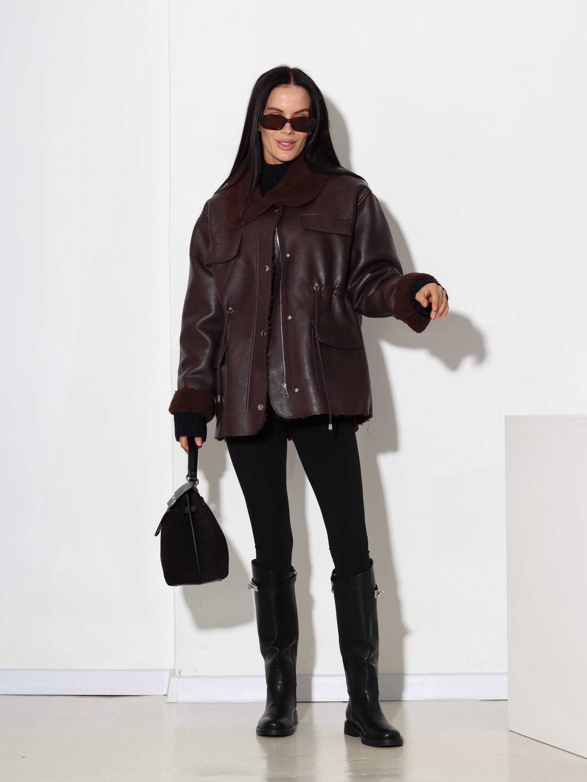 Brūna, m/ā virsjaka ar savilkumu vidukļa daļā - 17031