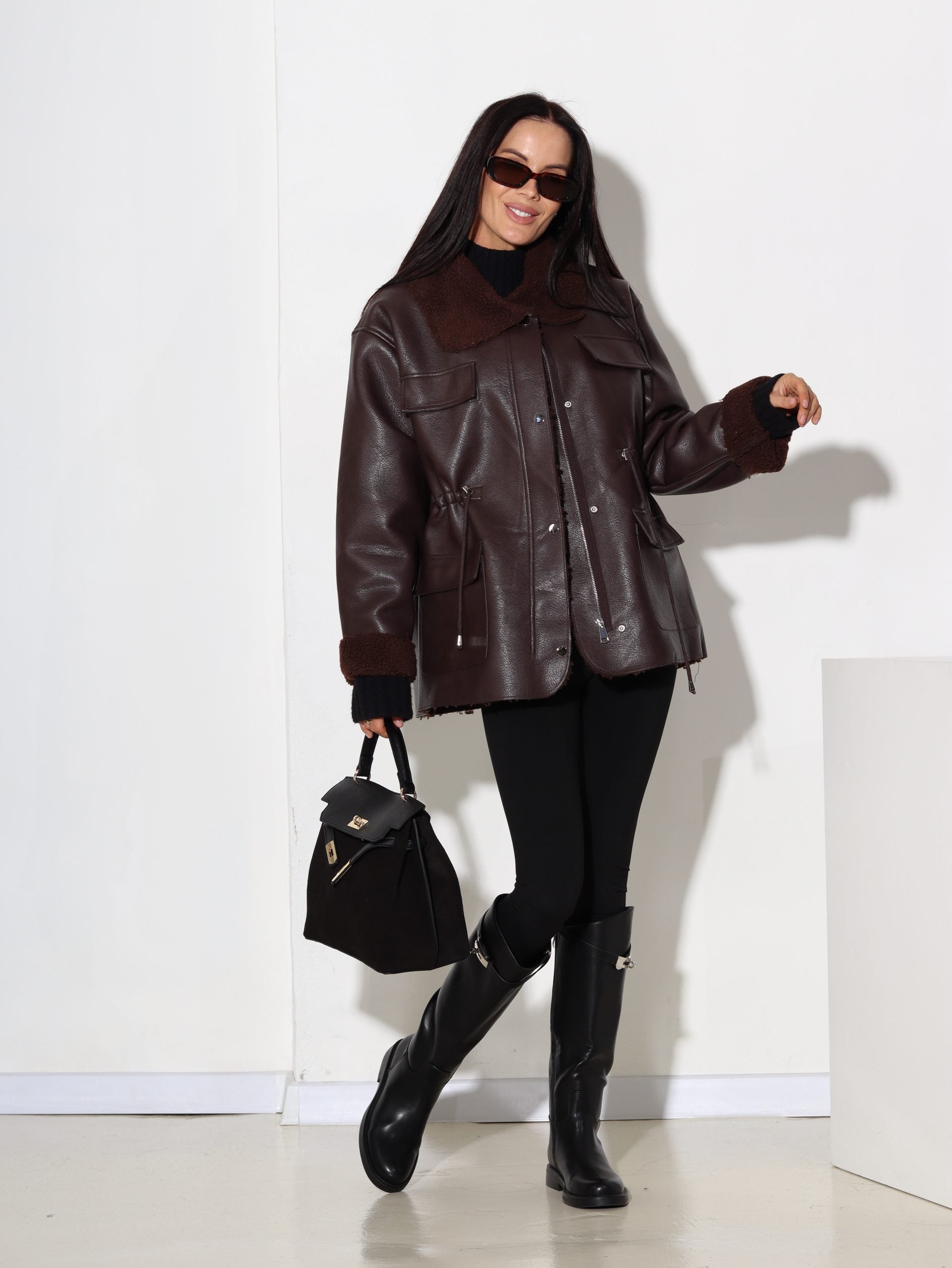 Brūna, m/ā virsjaka ar savilkumu vidukļa daļā - 17031