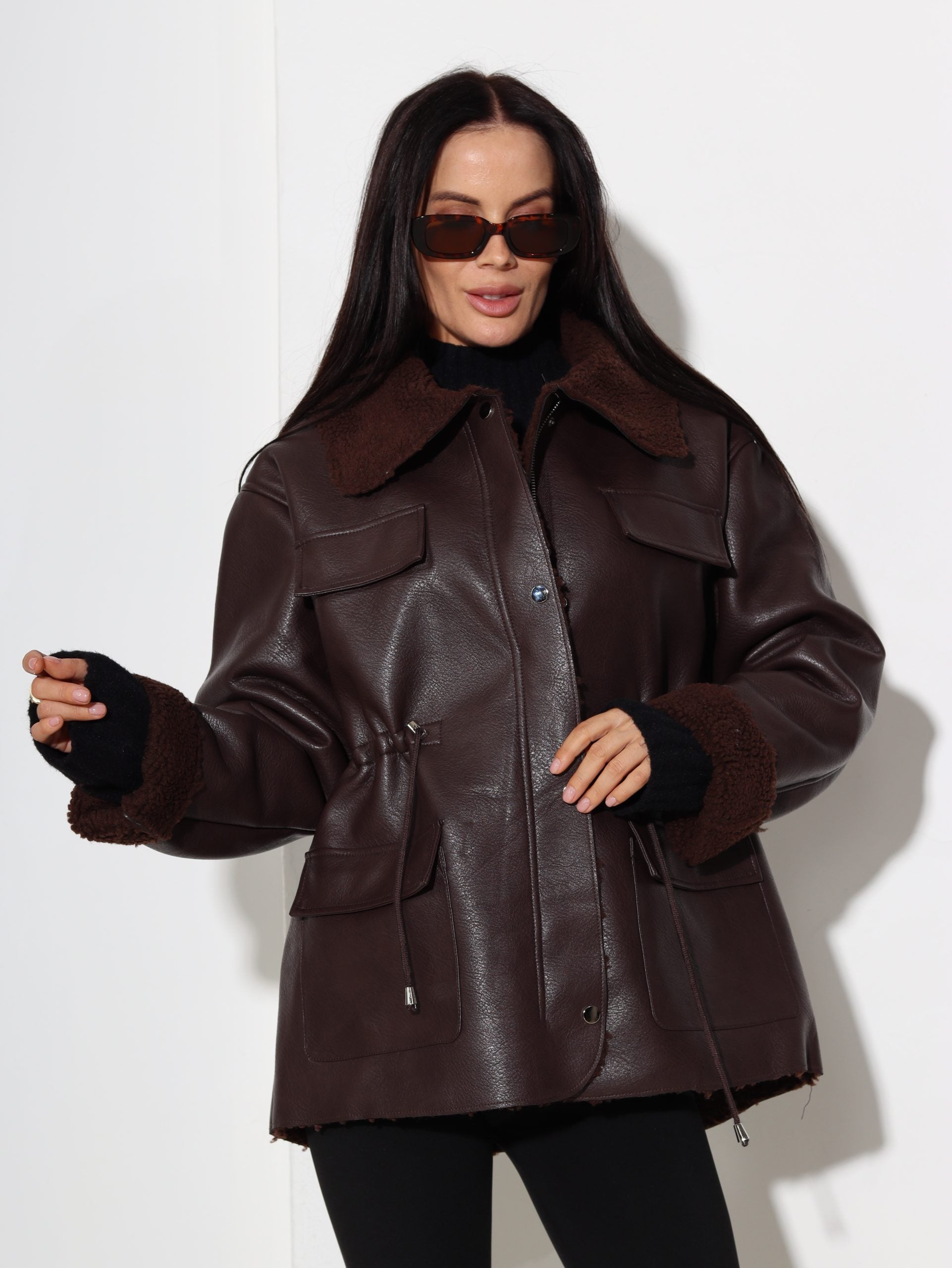 Brūna, m/ā virsjaka ar savilkumu vidukļa daļā - 17031