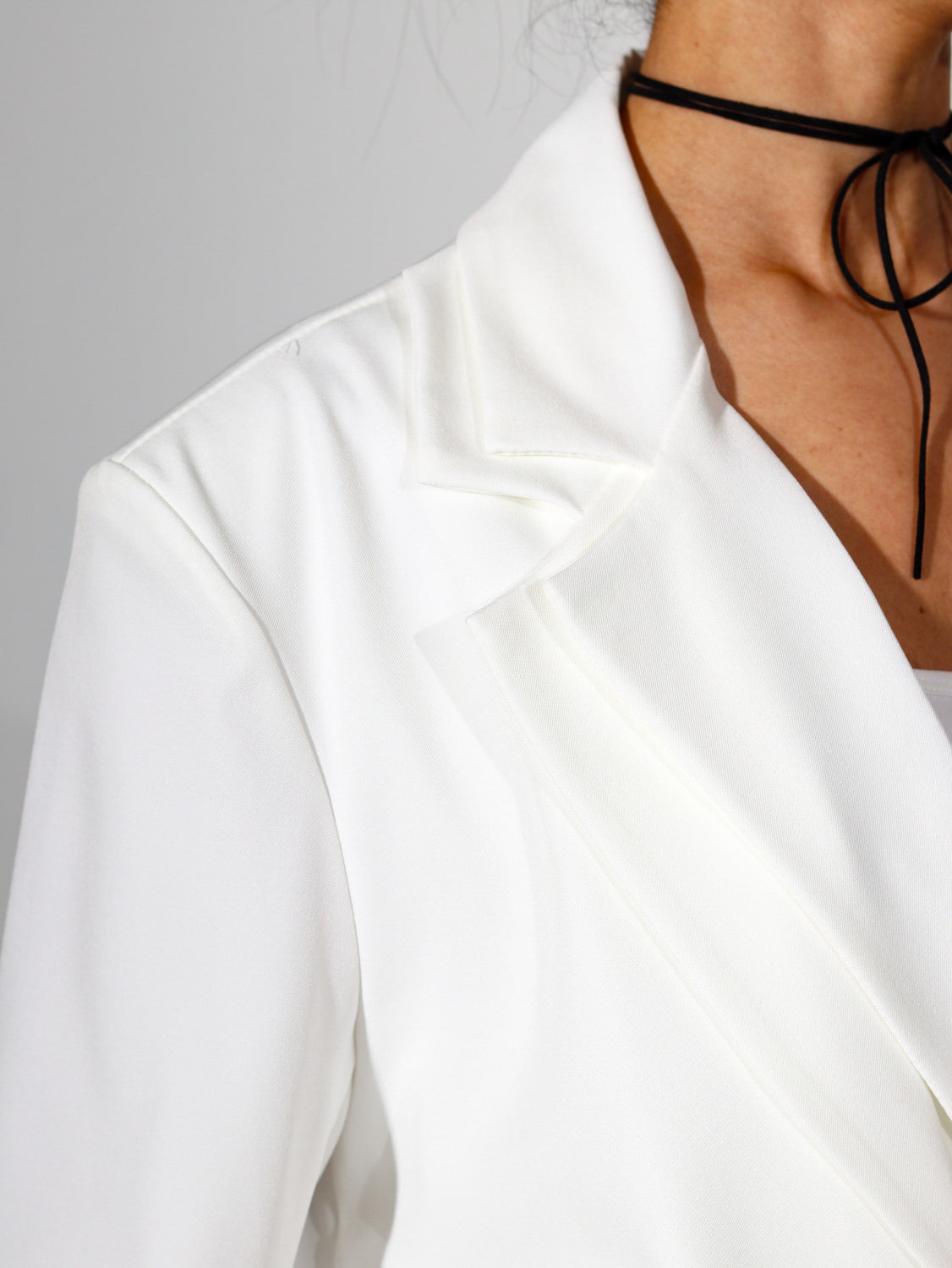 Balta žakete ar sienamu auklņu - 14451