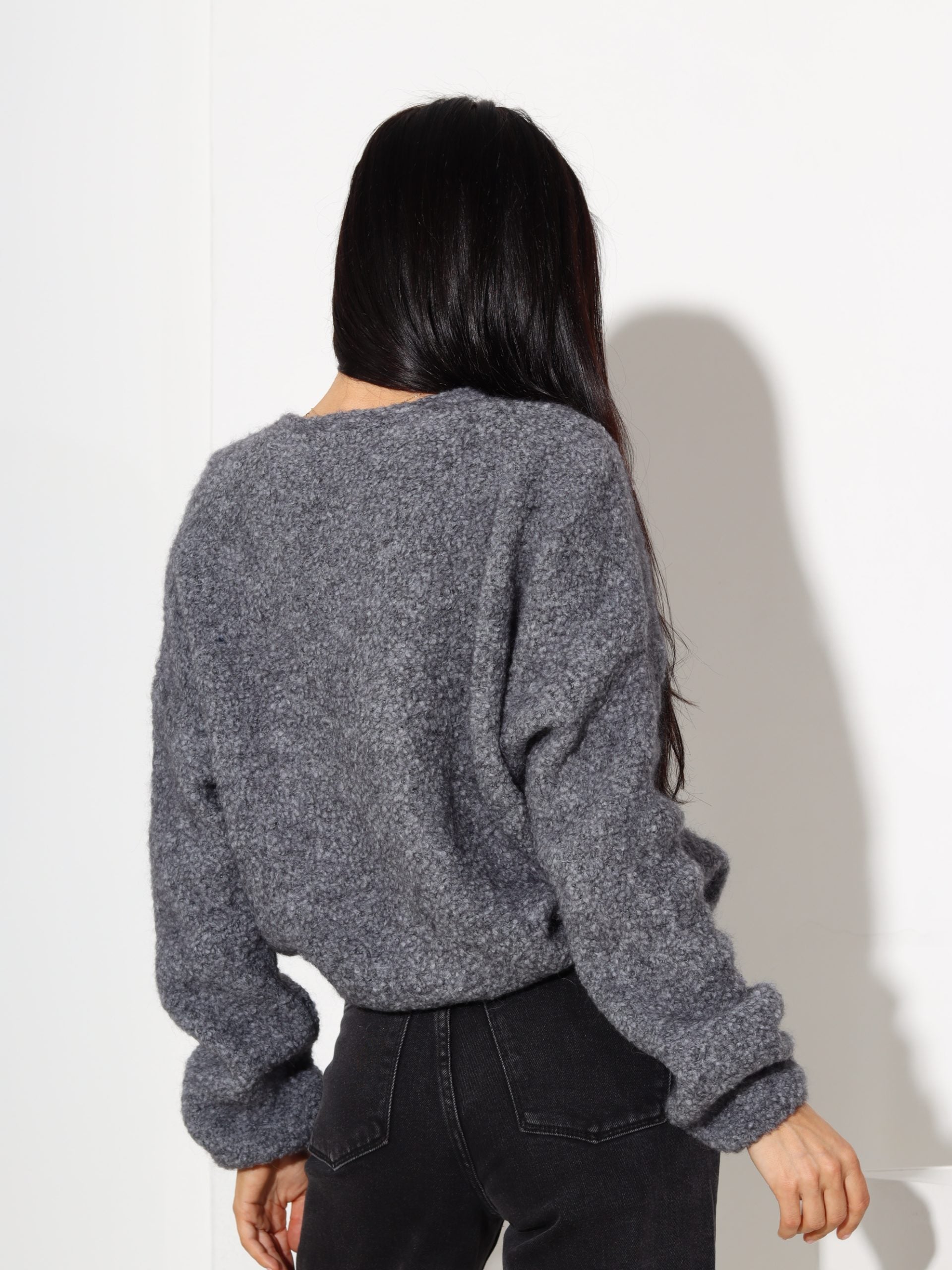 Pelēka mezgliņdzijas adījuma jaka, podziņu aizdare - 17516