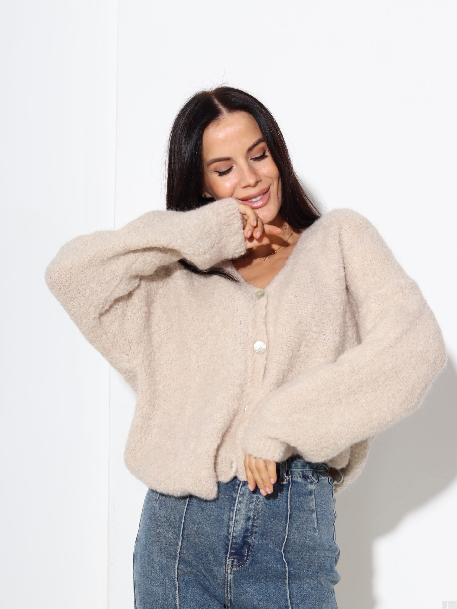 Bēša mezgliņdzijas adījuma jaka, podziņu aizdare - 17512