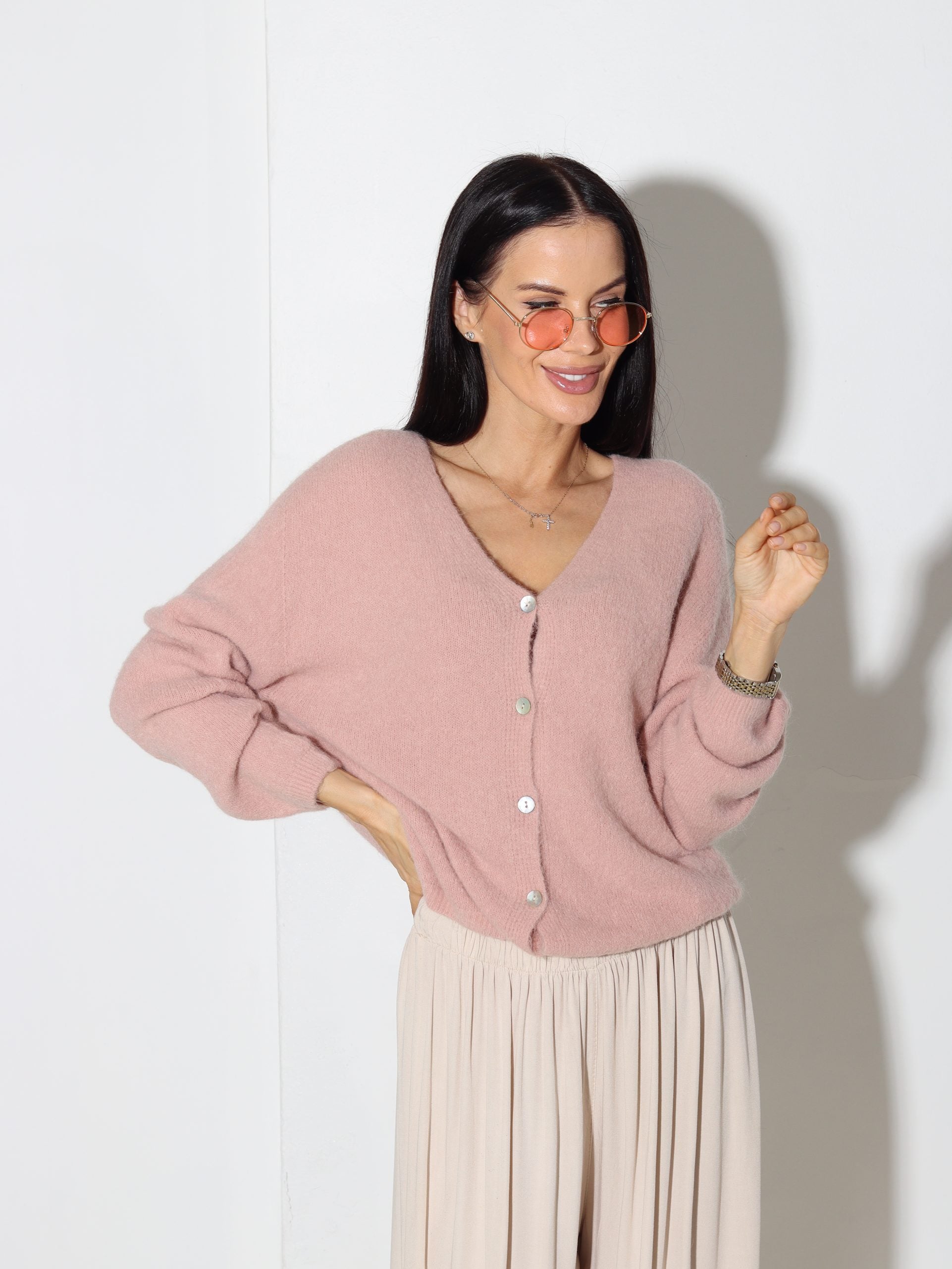 Veci rozā alpakas jaka ar ,,V'' veida kakliņu - 15799