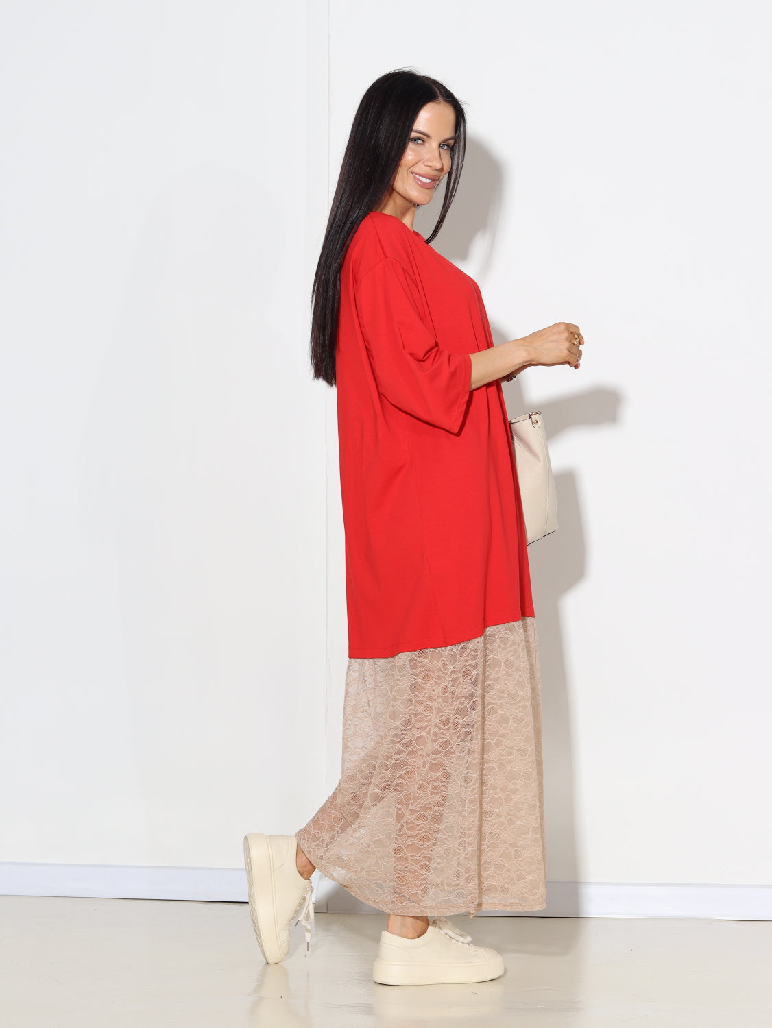 Sarkana kleita ar bēšu mežģīnes apakšdaļu - 15006