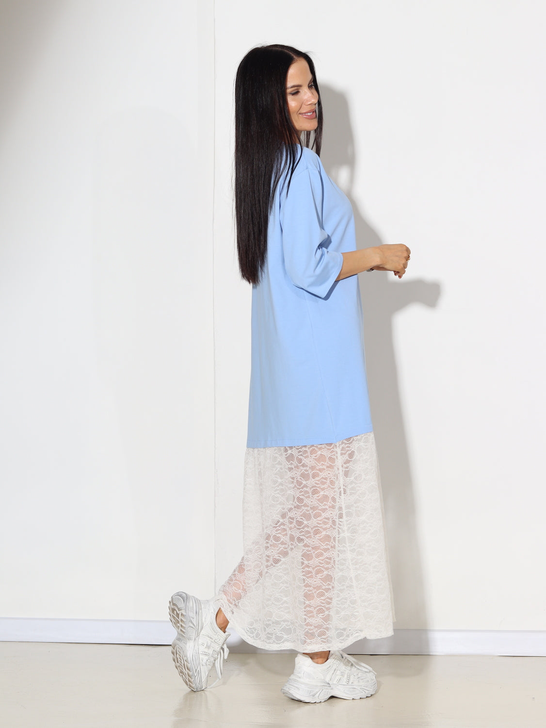 Zila kleita ar baltu mežģīnes apakšdaļu - 15007