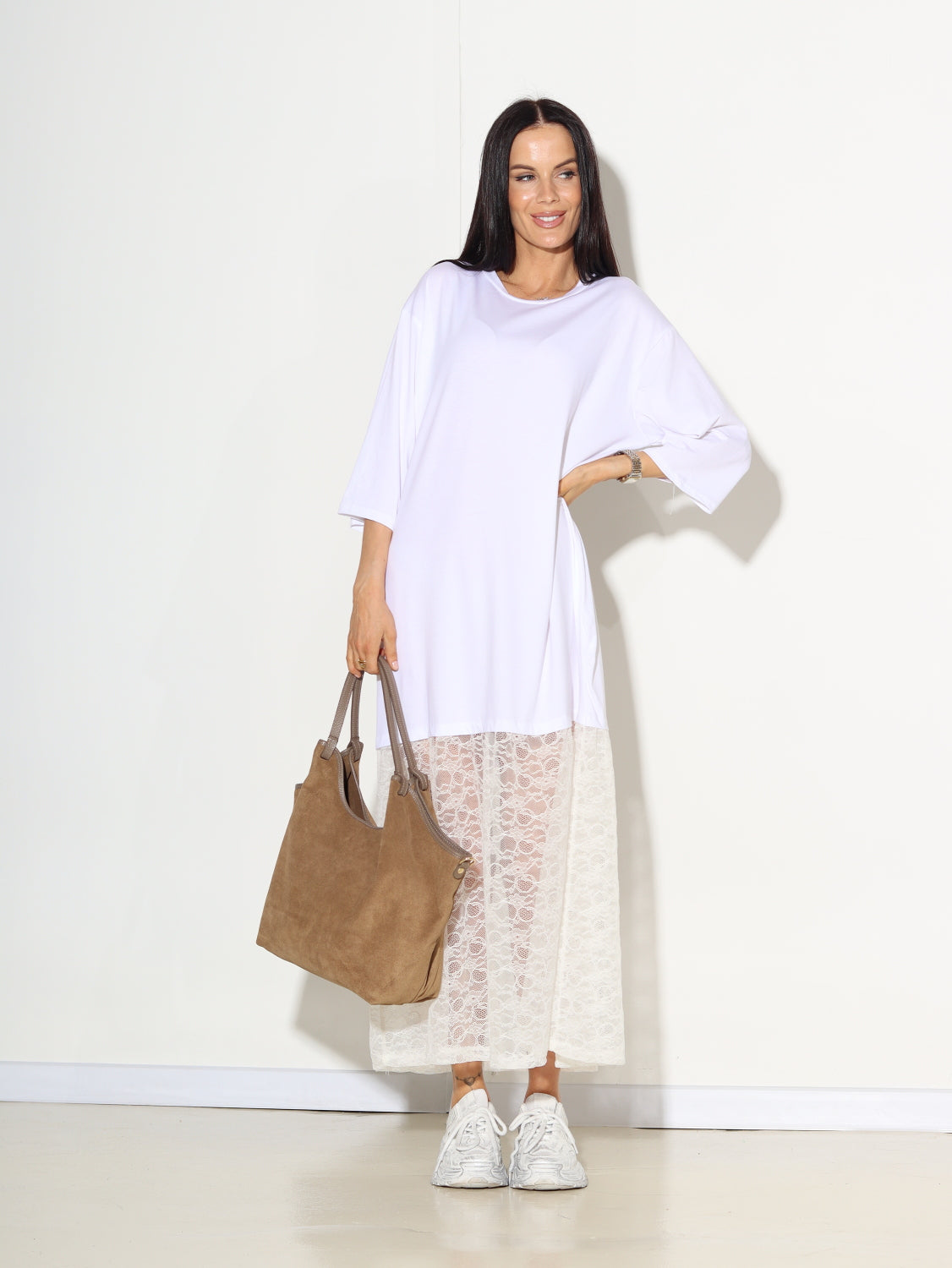 Balta kleita ar baltu mežģīnes apakšdaļu - 15005