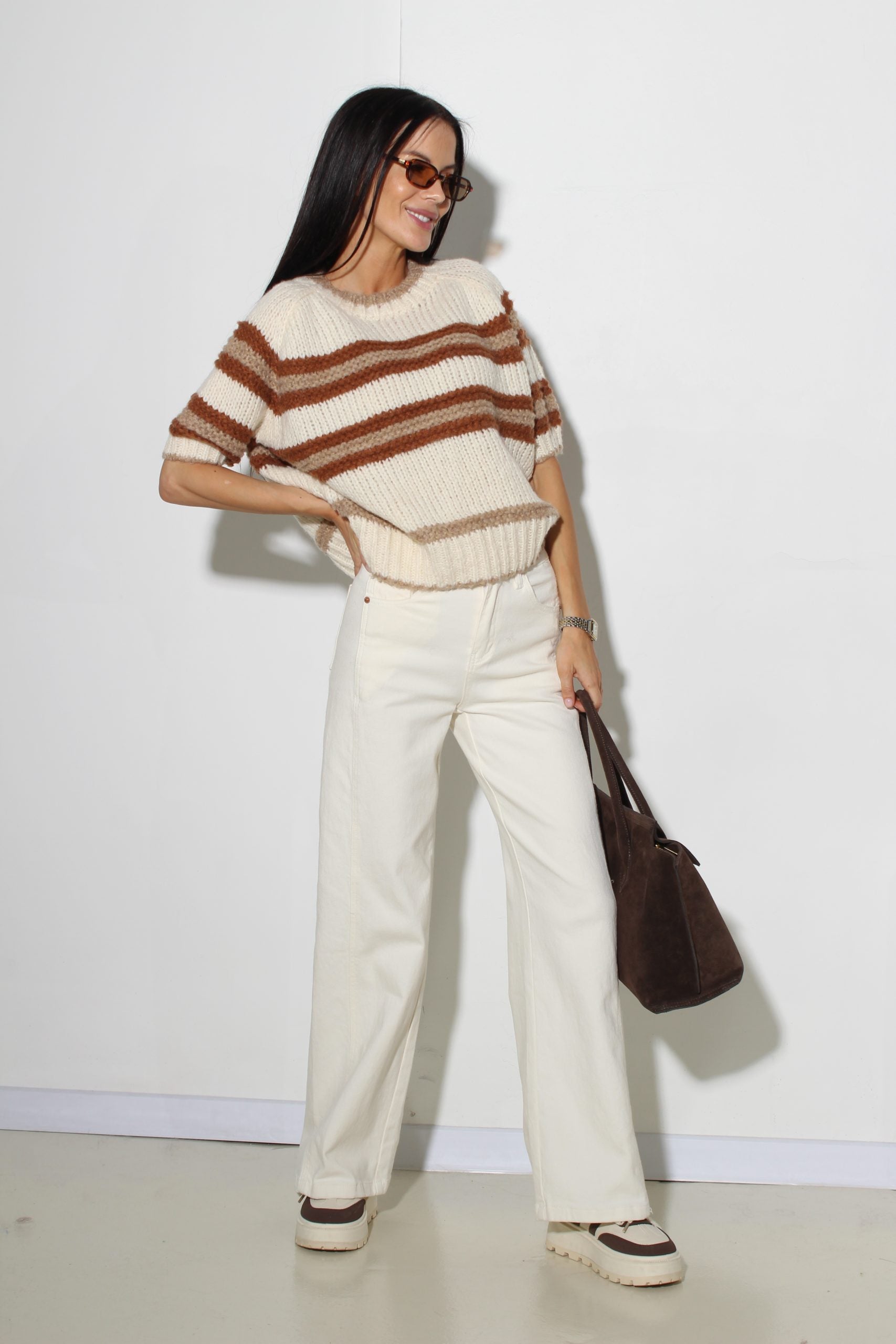 Balts, liela adījuma džemperis ar brūnām svītrām - 16092