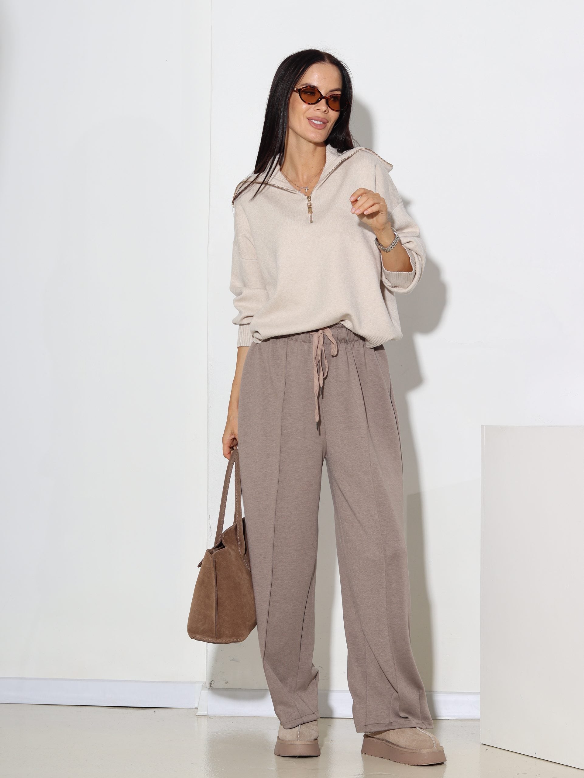 Taupes tonī bikses ar iešuvēm stara galos - 16425