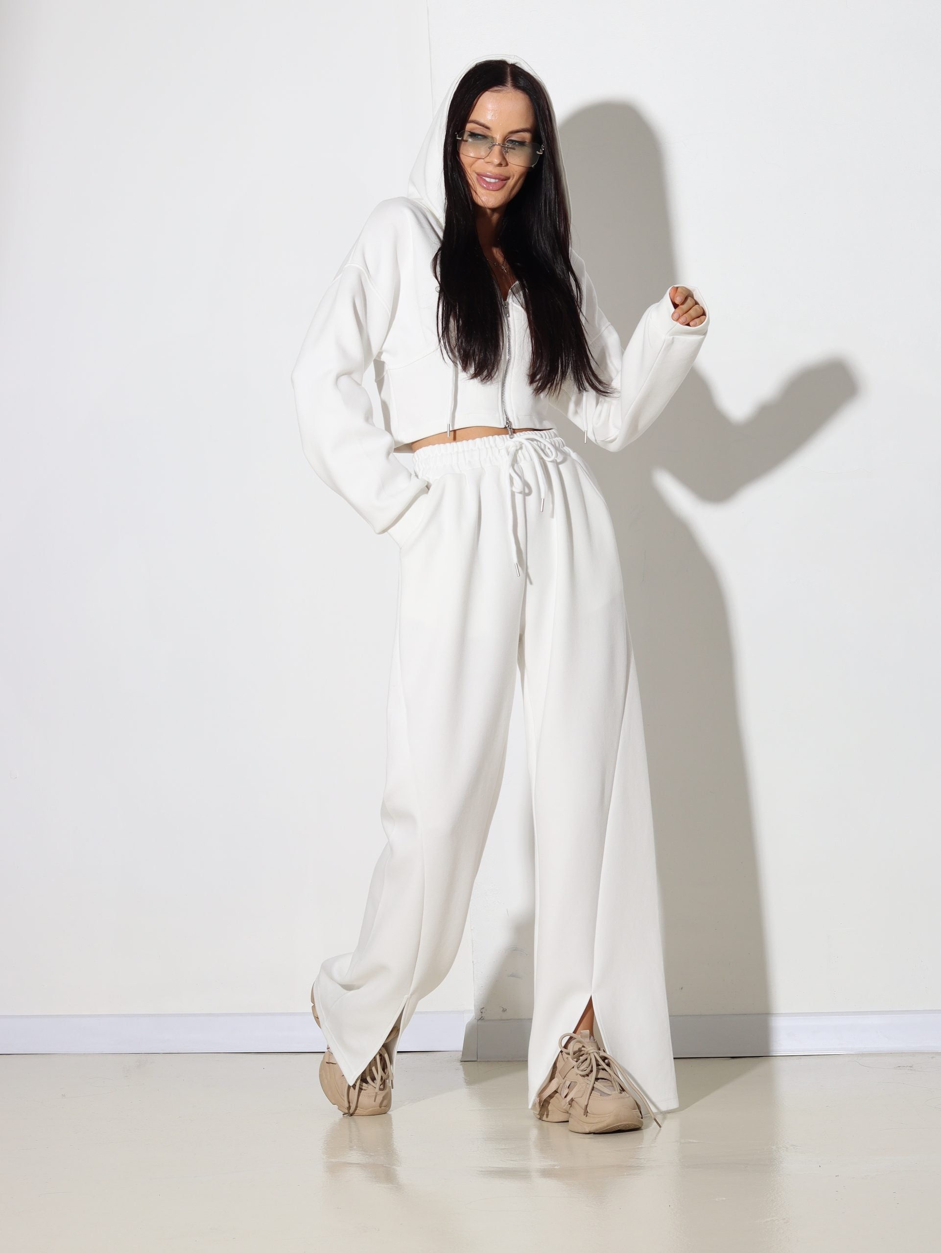 Balts divdaļīgs komplekts (cropjaka + bikses ) - 15822