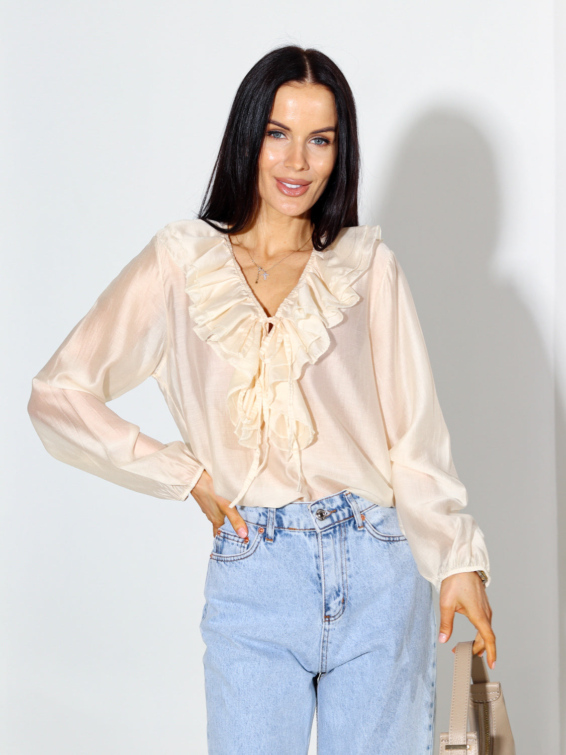 Bēša blūze ar rišiņu ap kaklu - 14494