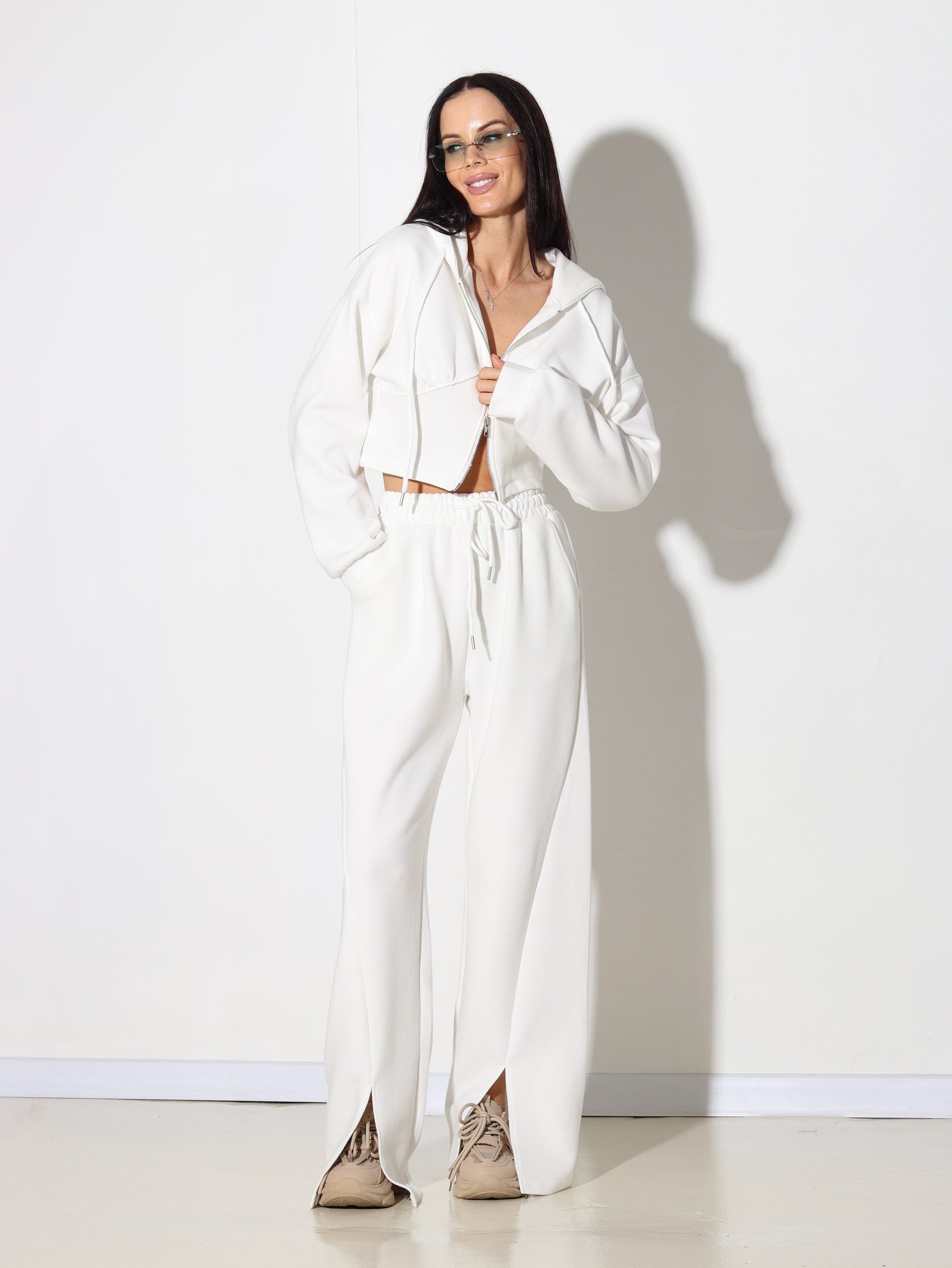 Balts divdaļīgs komplekts (cropjaka + bikses ) - 15822