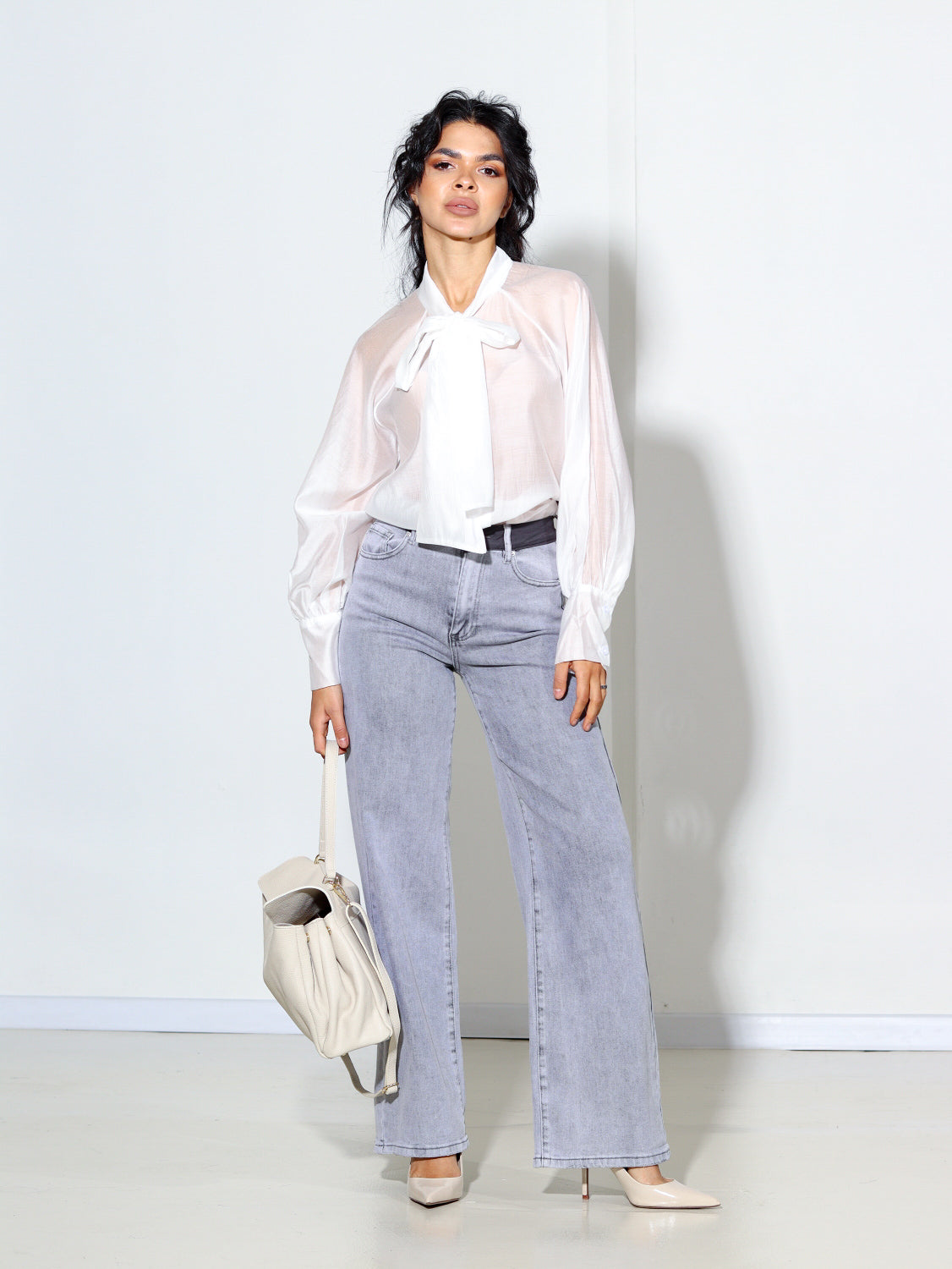 Balts krekls ar banti kakla daļā - 14502