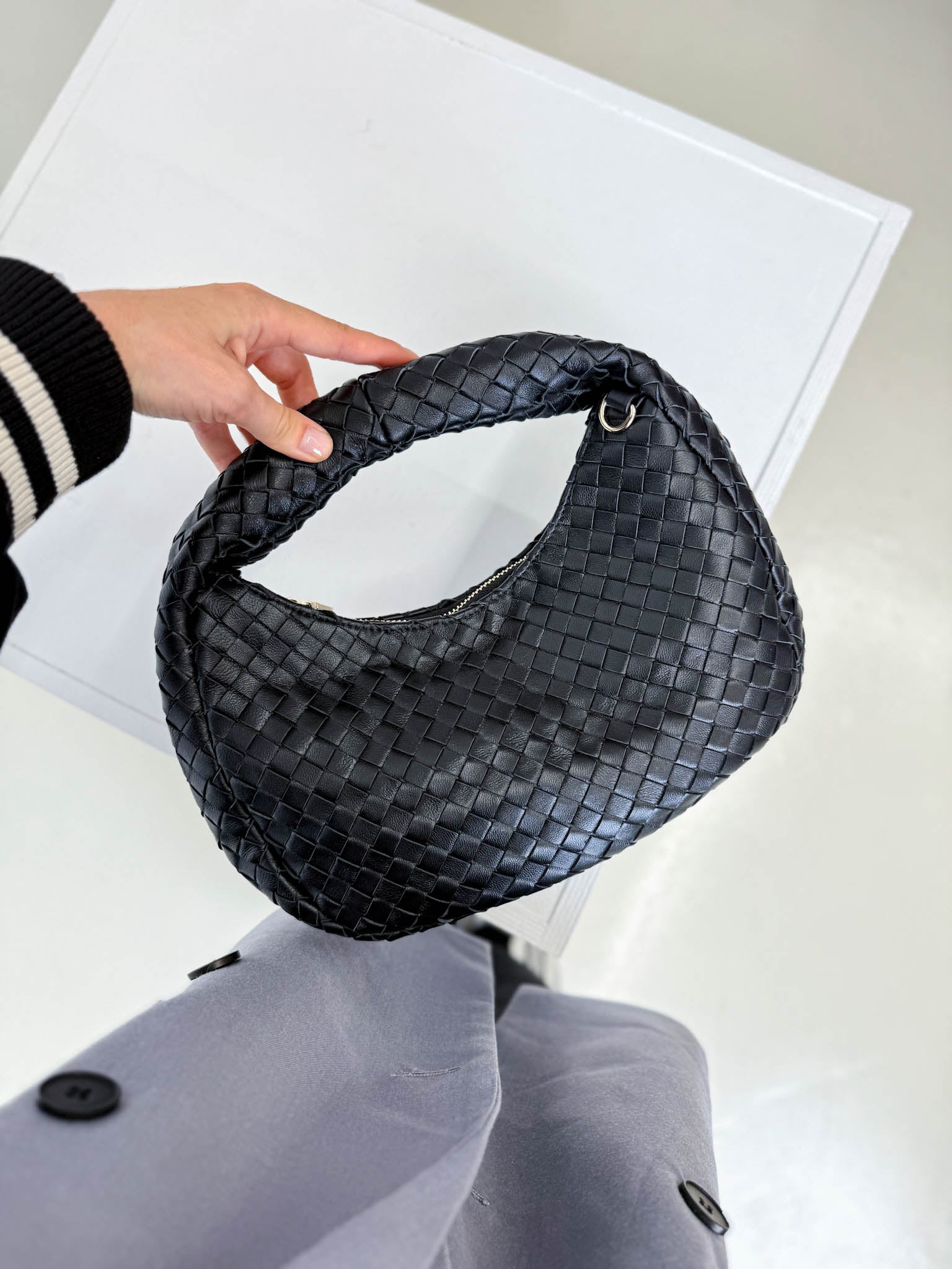 Melna d/a mini pītas virsmas soma - 15938
