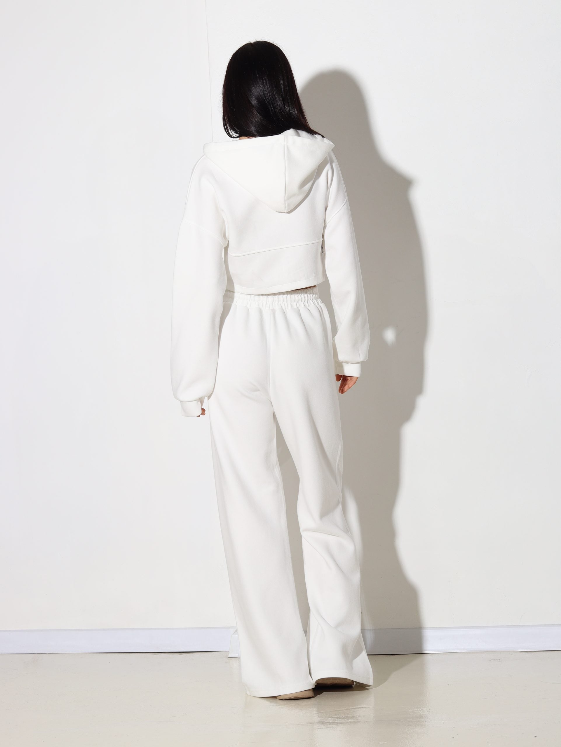 Balts divdaļīgs komplekts (cropjaka + bikses ) - 15822