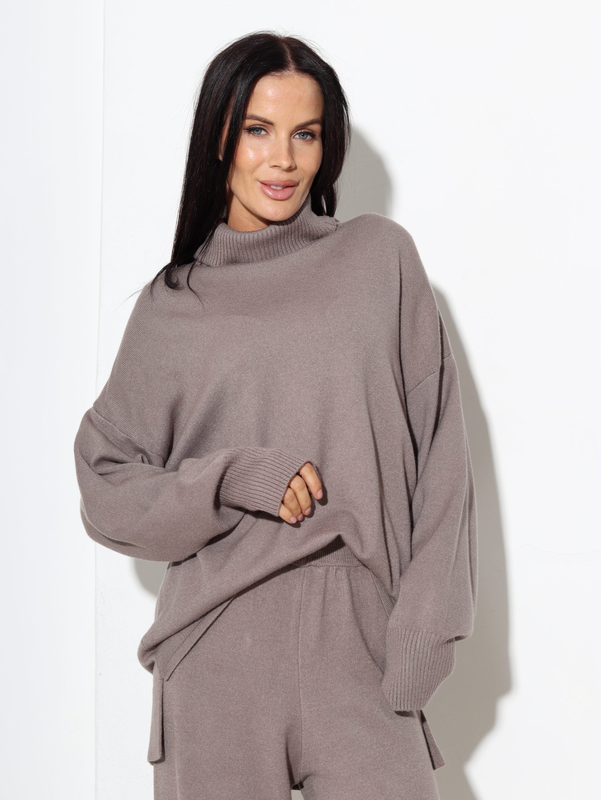 Taupes tonī adīts komplekts ar dubultatloka kakla daļu - 17117