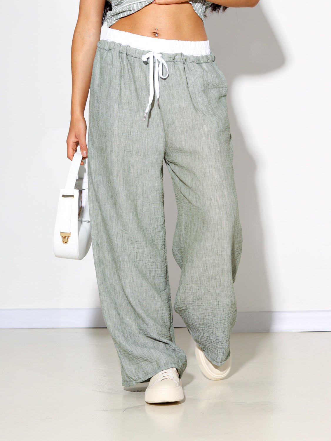 Zaļas lina tipa bikses ar baltu vidukļa daļu - 14490