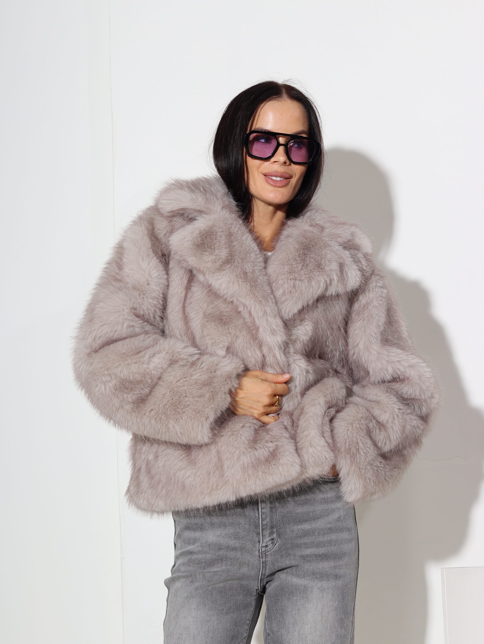 Pelēkas krāsas īss, biezs, m/ā kažociņš - 16420