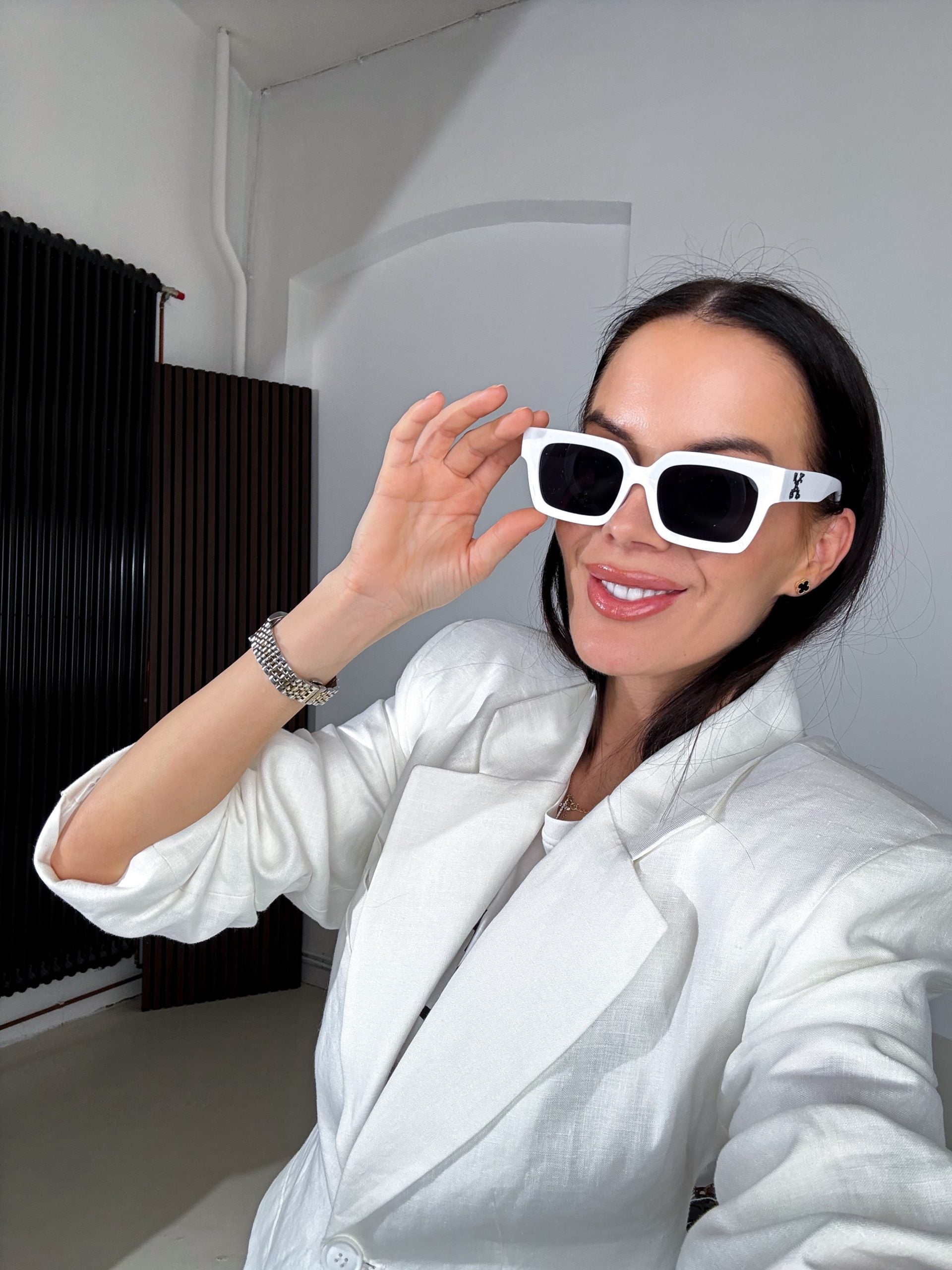 Baltas kvadrātformas saulesbrilles ar akcentu 'X' - 14969