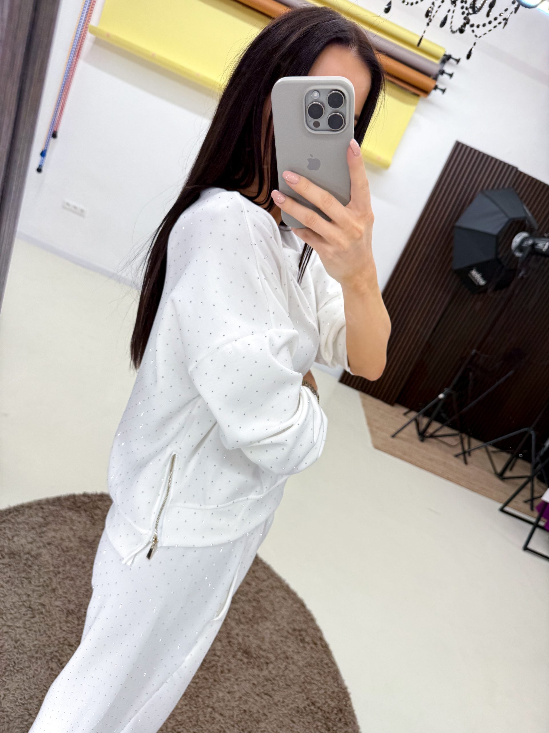 Balts džemperis ar spīdīgu akcentu audumā - 14162