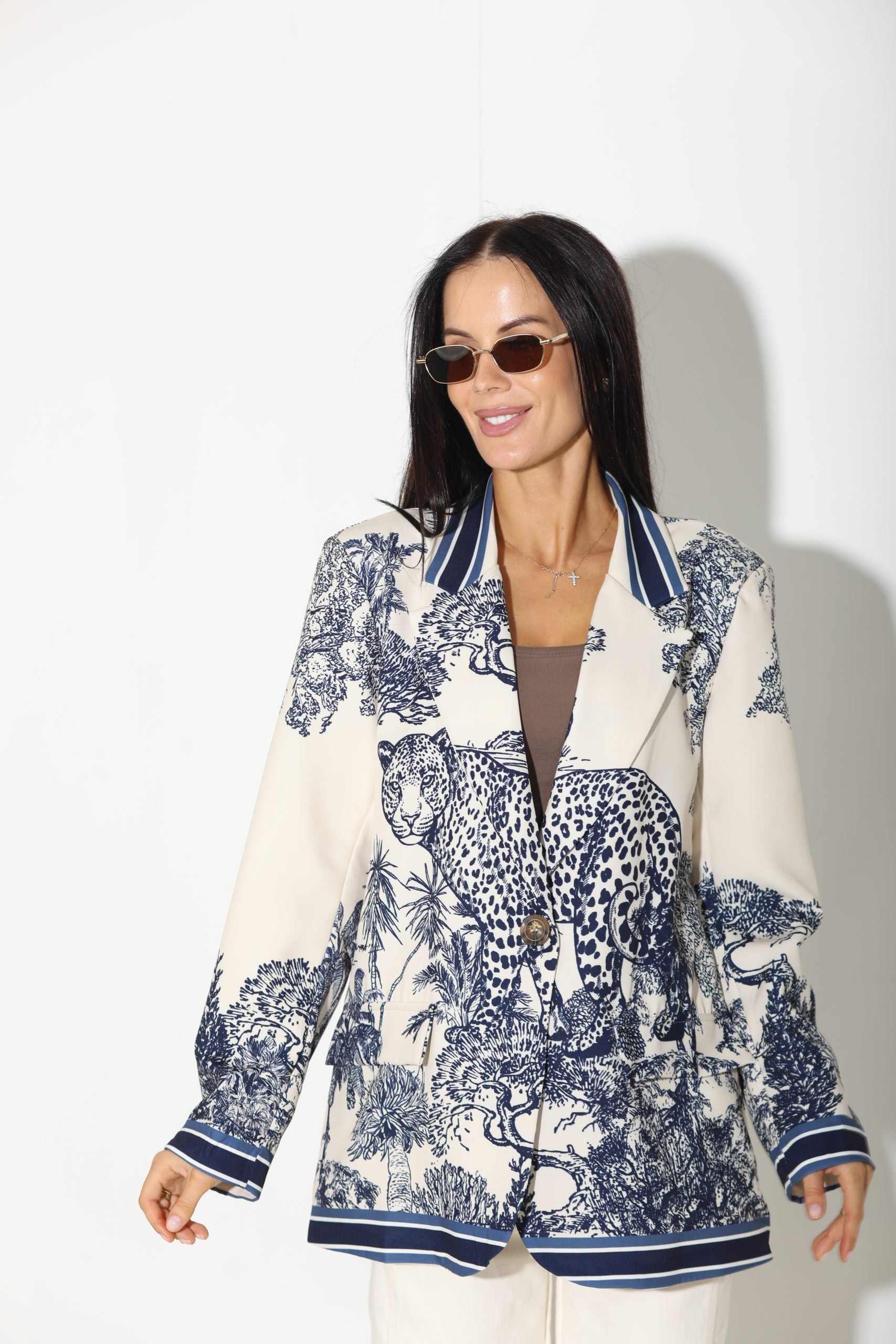 Bēša žakete ar zilu dzīvnieka printu - 16112