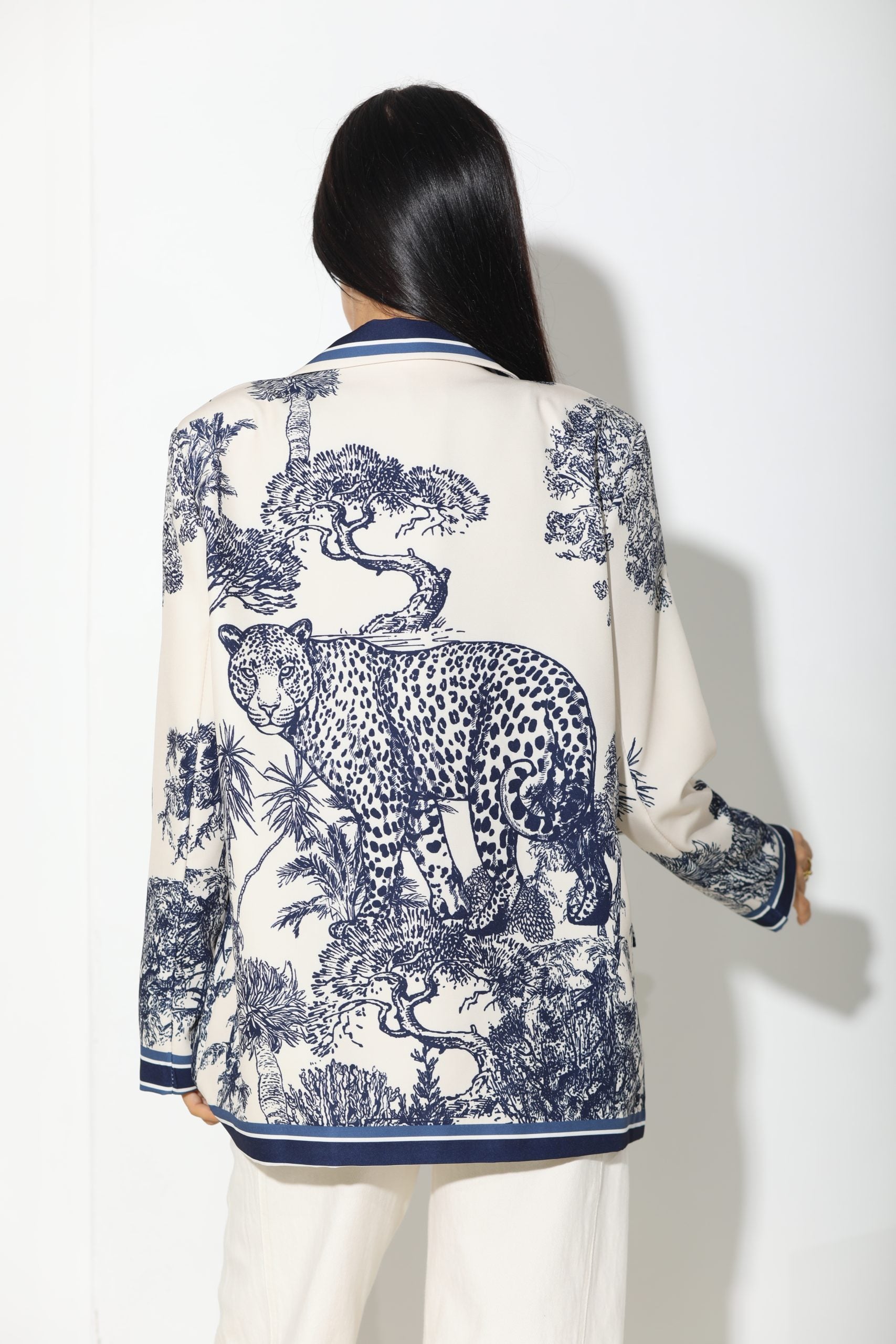 Bēša žakete ar zilu dzīvnieka printu - 16112