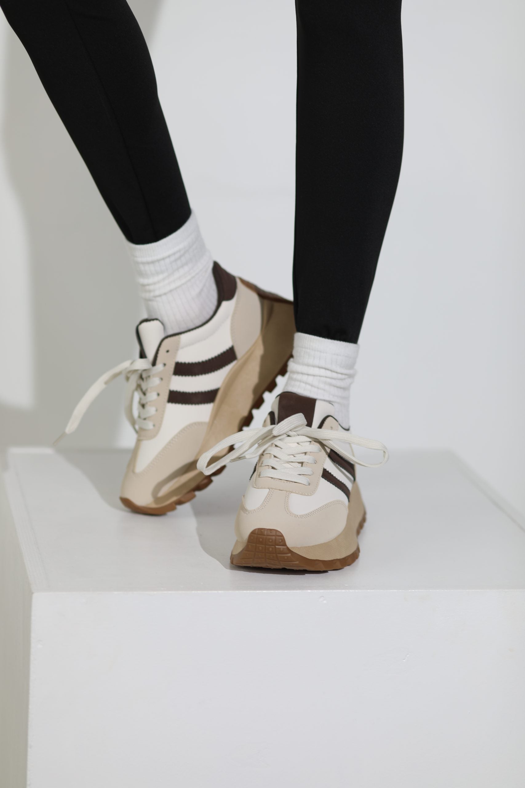 Bēši , sportiska stila brīvā laika apavi - 16149