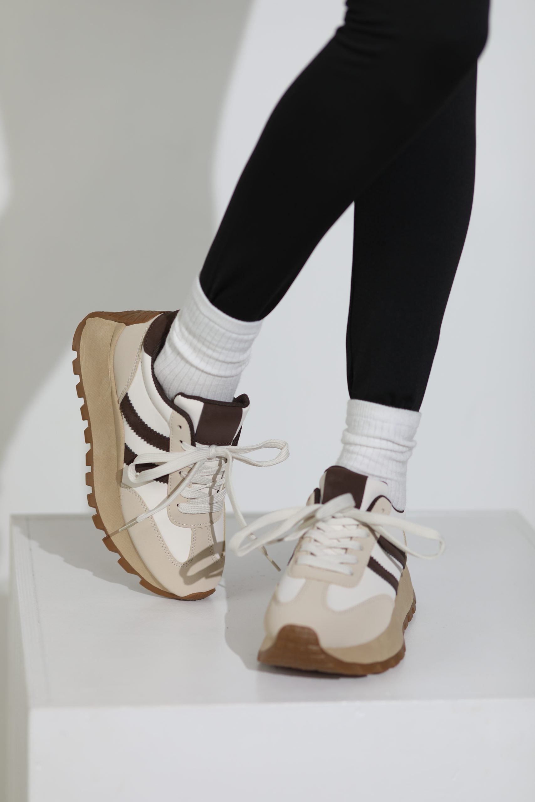 Bēši , sportiska stila brīvā laika apavi - 16149