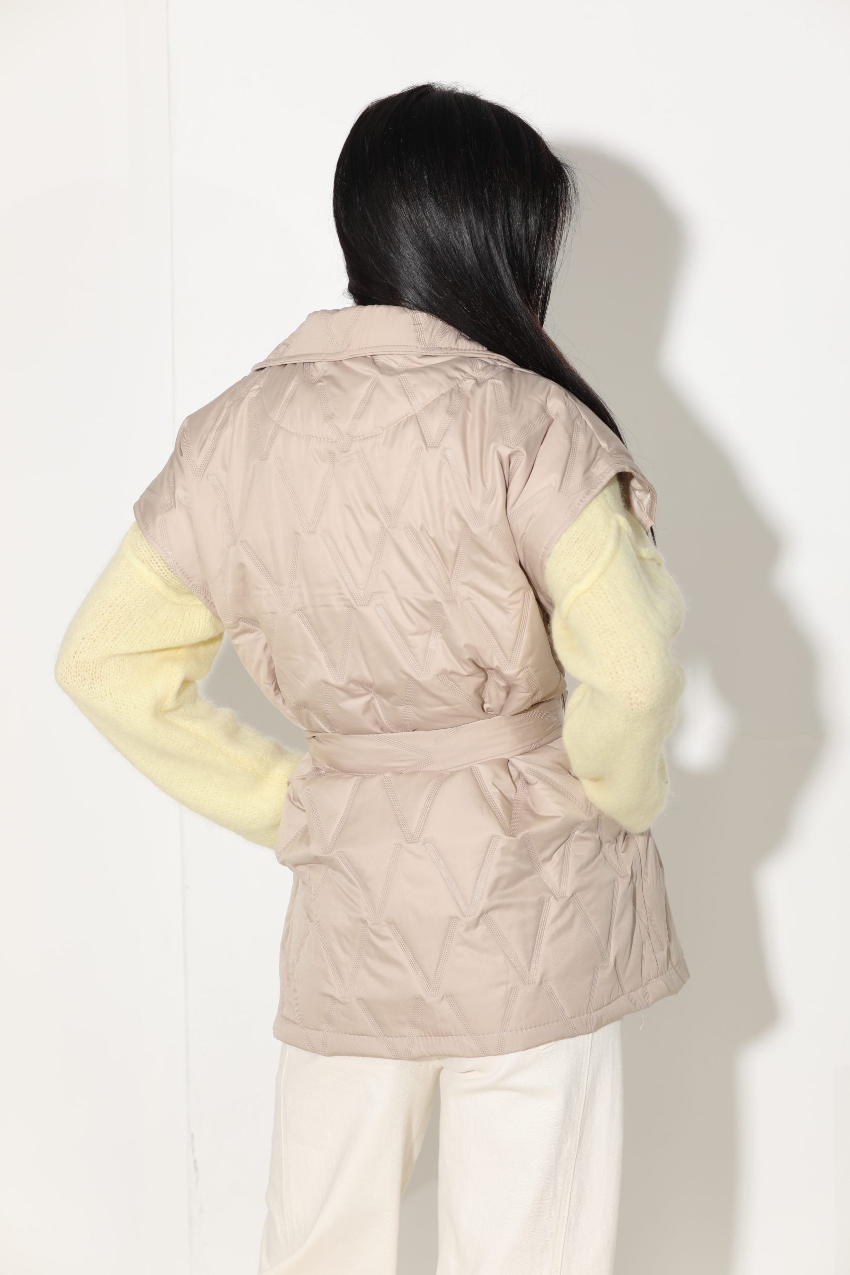 Bēša, stepēta veste ar piespraudi - 16158