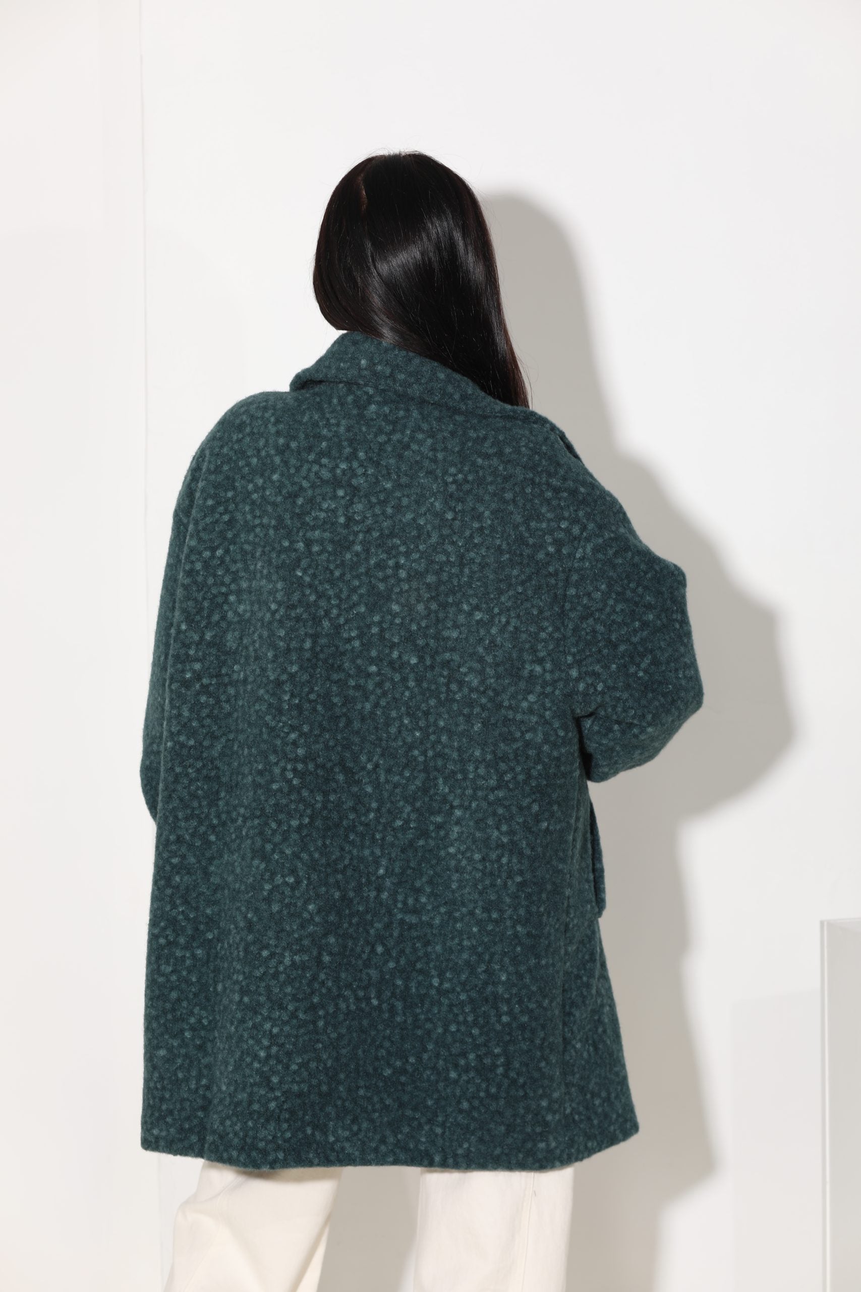 Zaļš mētelis ar iešuvēm delnu daļā - 16145