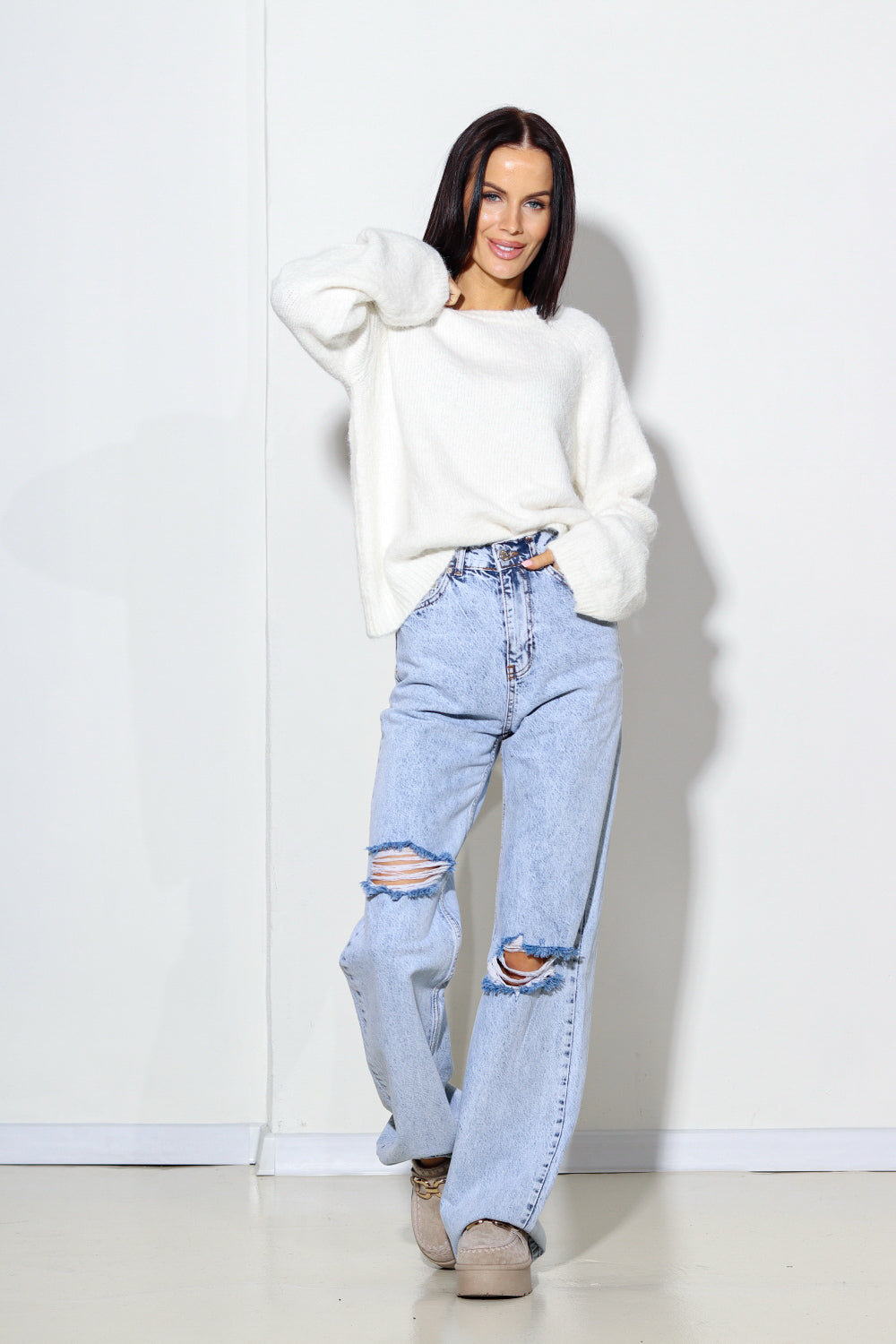 Balts džemperis ar sasienamu mugurpusi - 13971