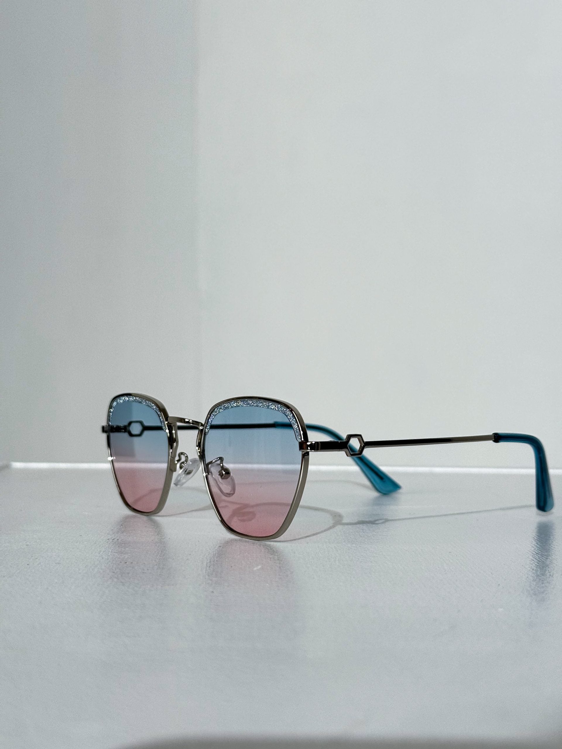 Zilas saulesbrilles metālikā rāmī - 14992