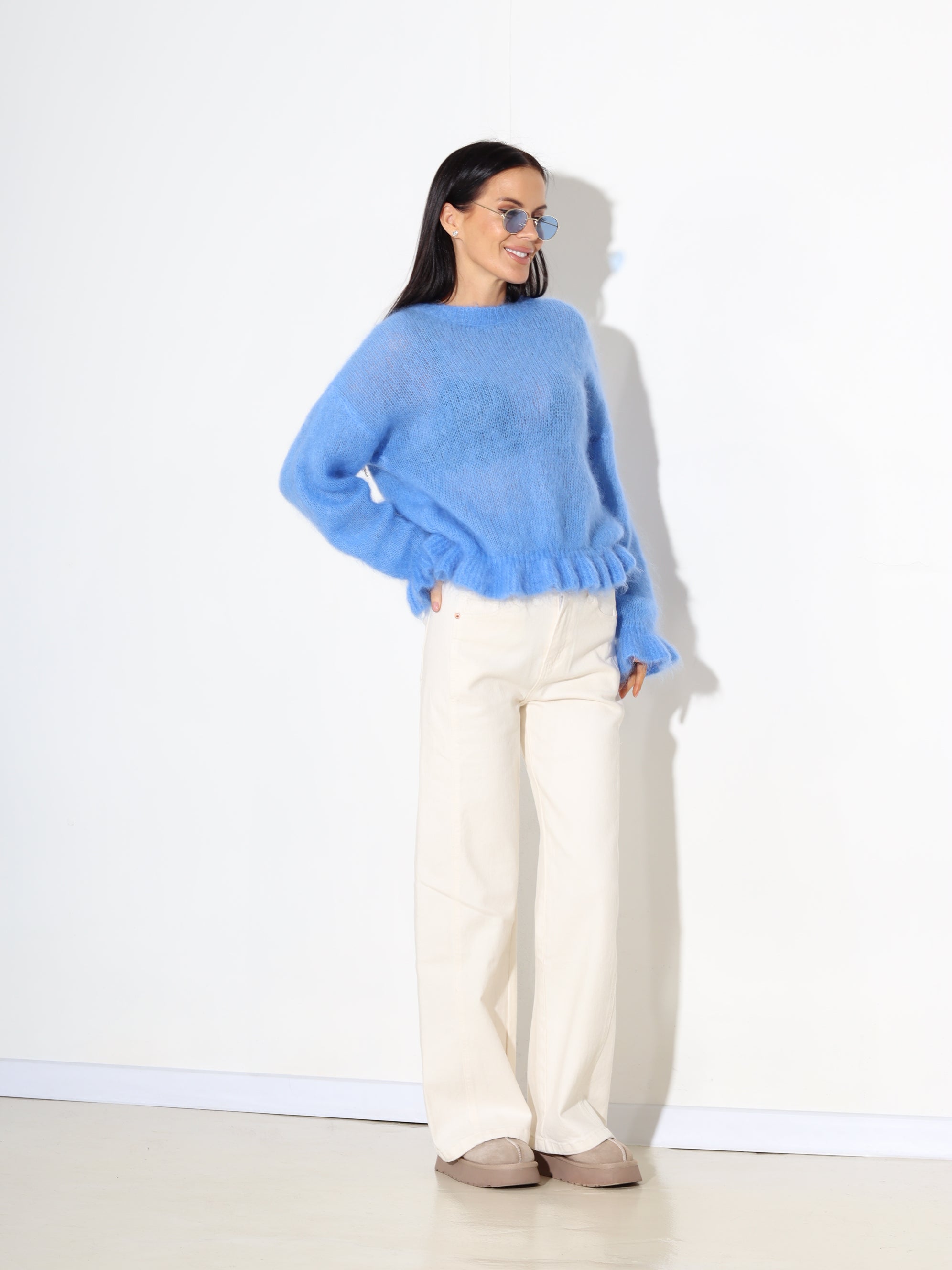 Zils mohēras džemperis ar volānu akcentiem – 17910