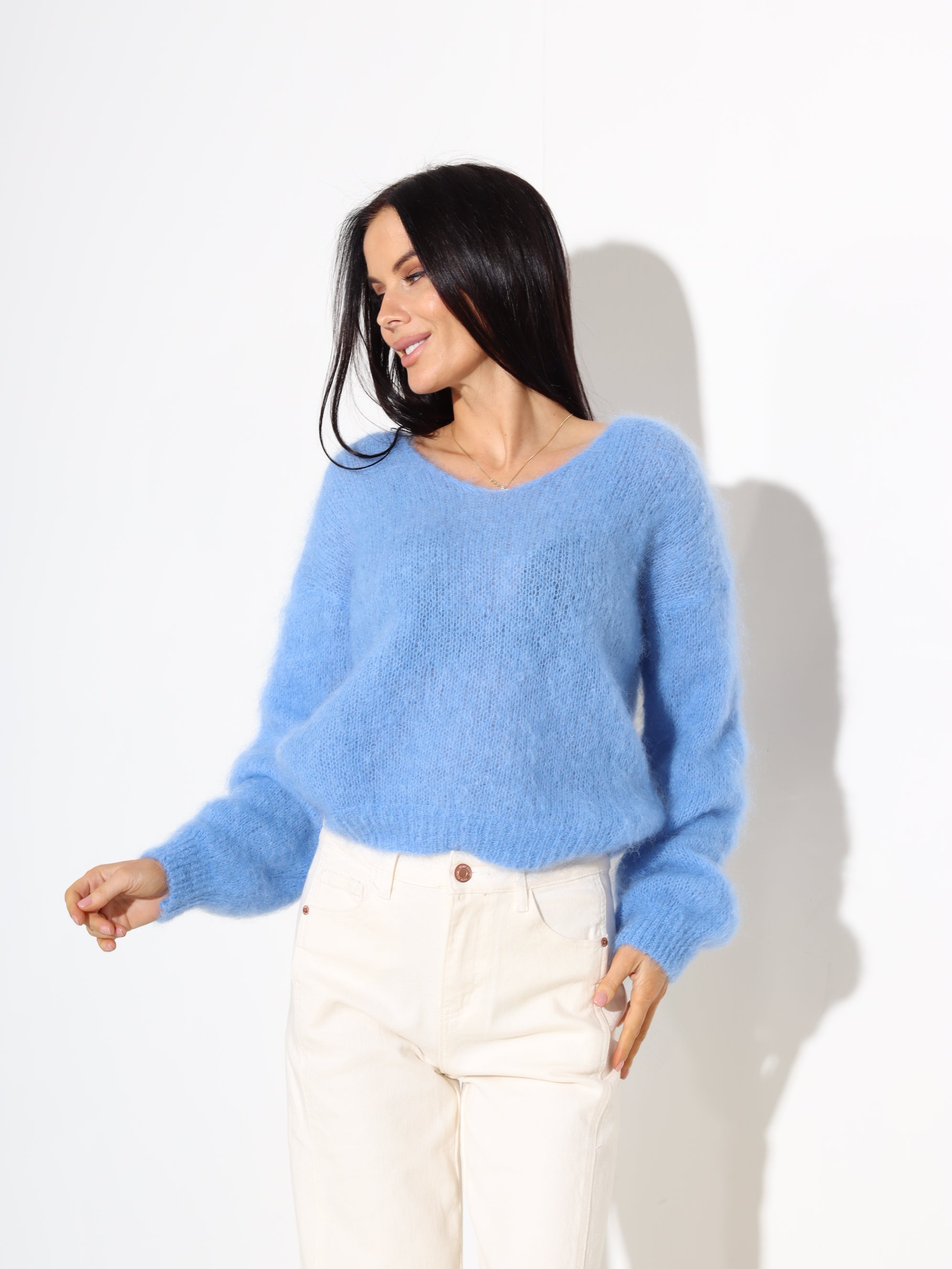 Zils mohēras džemperis ar "V" veida dekoltē - 17896