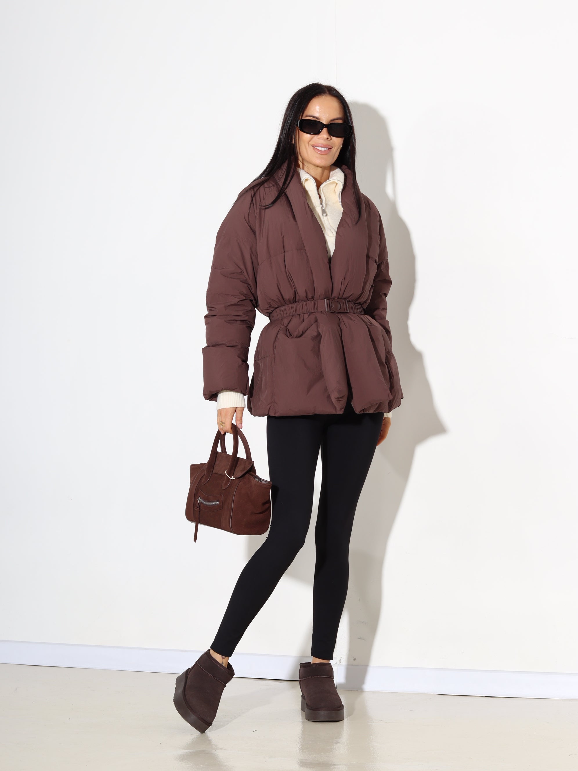 Brūna, īsa dūnu virsjaka ar jostas aizdari - 17868